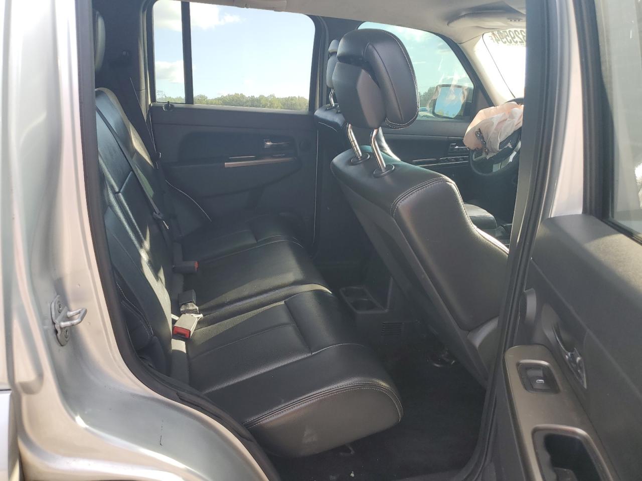 2011 Jeep Liberty (North America) VIN 1J4PP5GK3BW546221 Copart auction photo, front end damage thumbnail 10