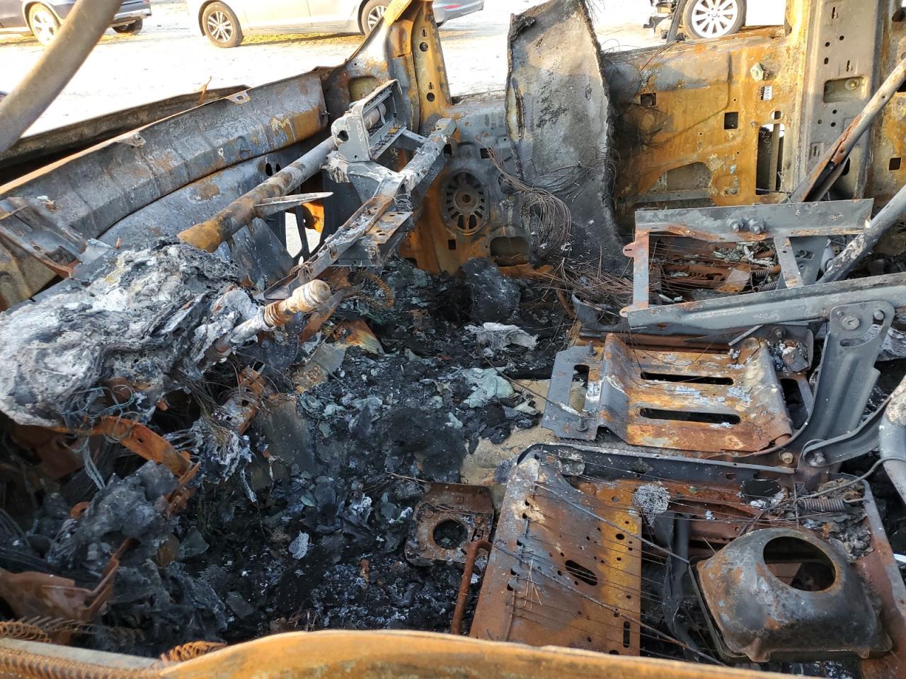 2004 Ford F350 VIN 1FTSW31L54ED09747 Copart auction photo, burn damage thumbnail 7