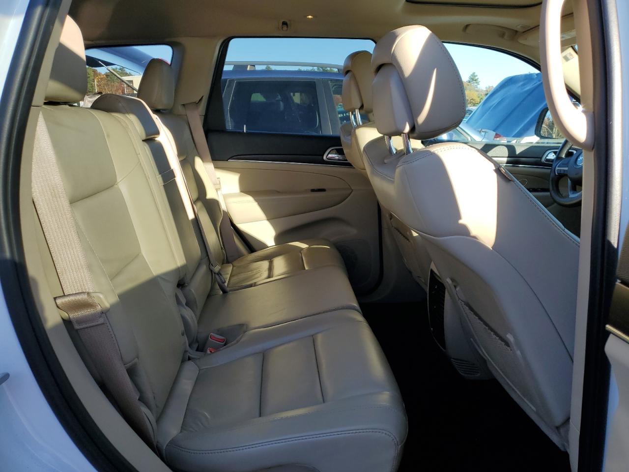 2018 Jeep Grand Cherokee VIN 1C4RJFBG2JC502882 Copart auction photo, front end / minor dent/scratches damage thumbnail 11