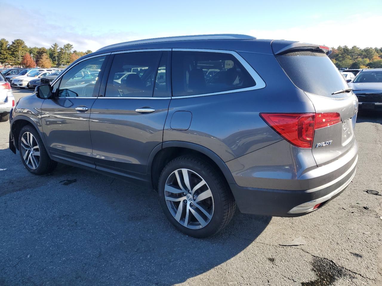 2017 Honda Pilot VIN 5FNYF6H91HB002585 Copart auction photo, front end / minor dent/scratches damage thumbnail 2