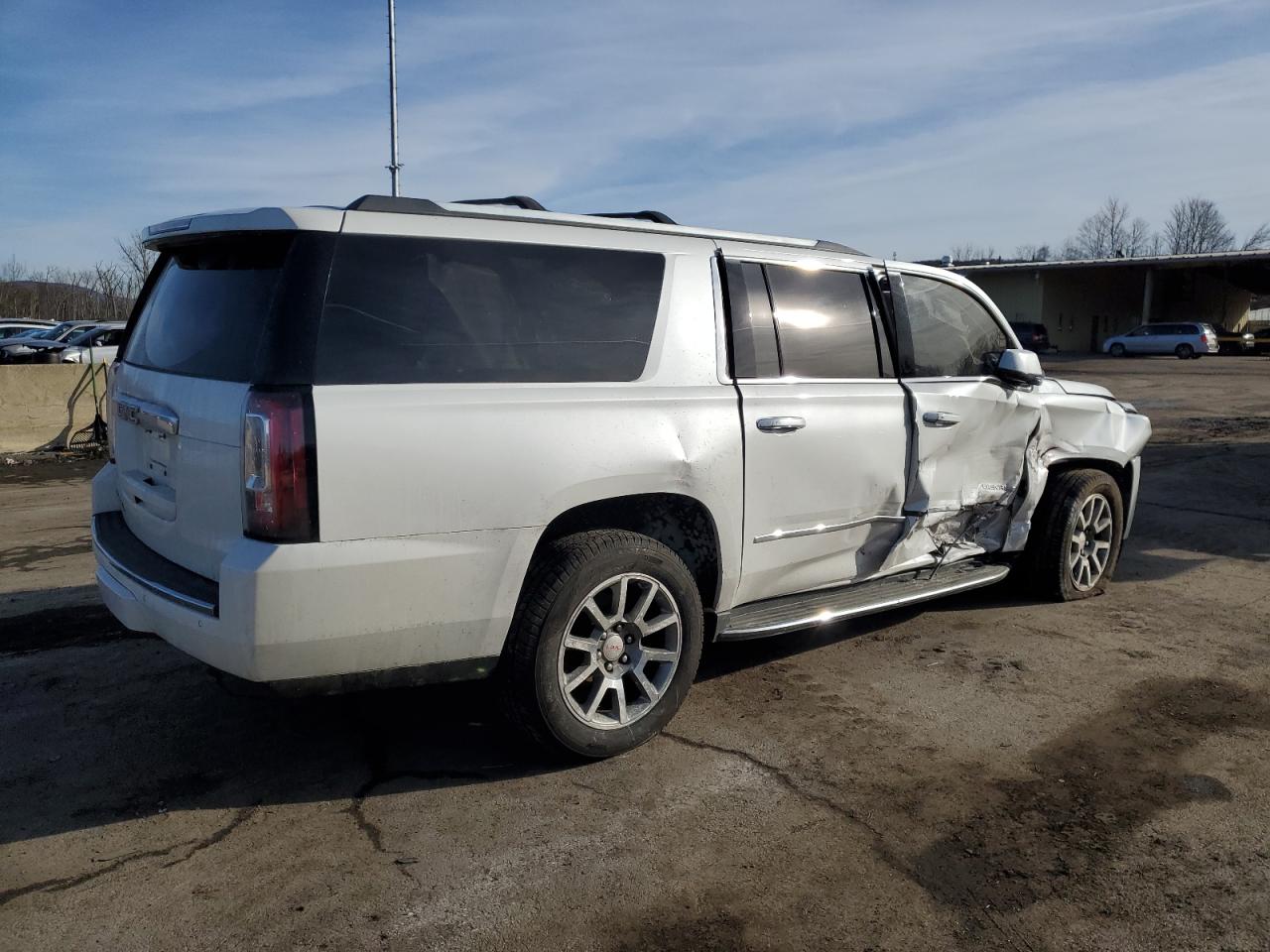 2017 GMC Yukon VIN 1GKS2HKJ1HR352197 Copart auction photo, side / front end damage thumbnail 3