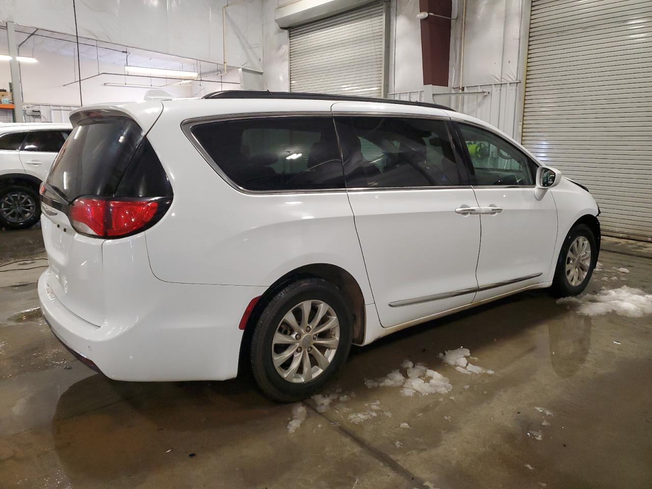 2017 Chrysler Pacifica VIN 2C4RC1BG5HR621914 Copart auction photo, front end damage thumbnail 3