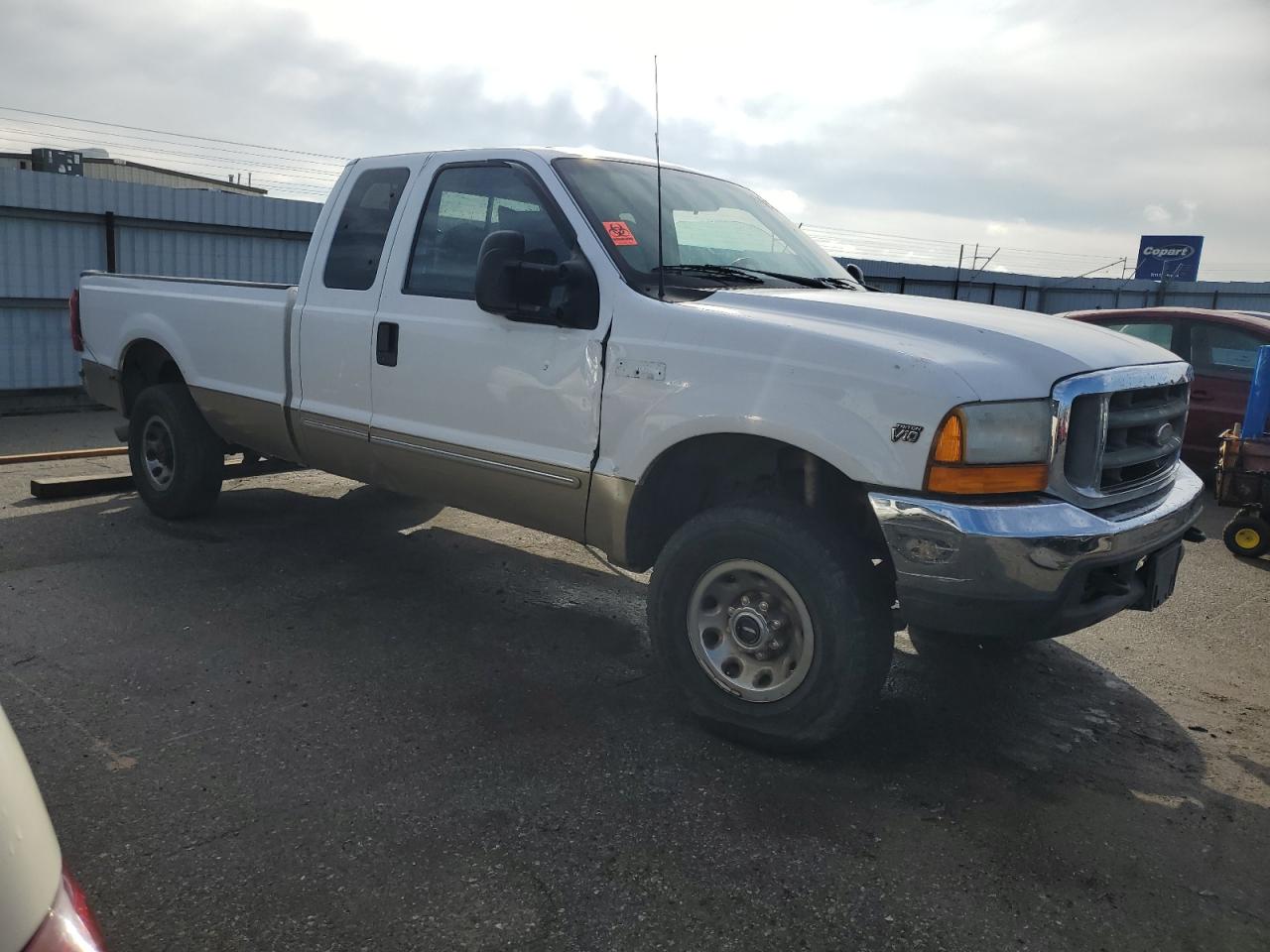 2000 Ford F250 VIN 1FTNX21S1YEB62621 Copart auction photo, vandalism / all over damage thumbnail 4