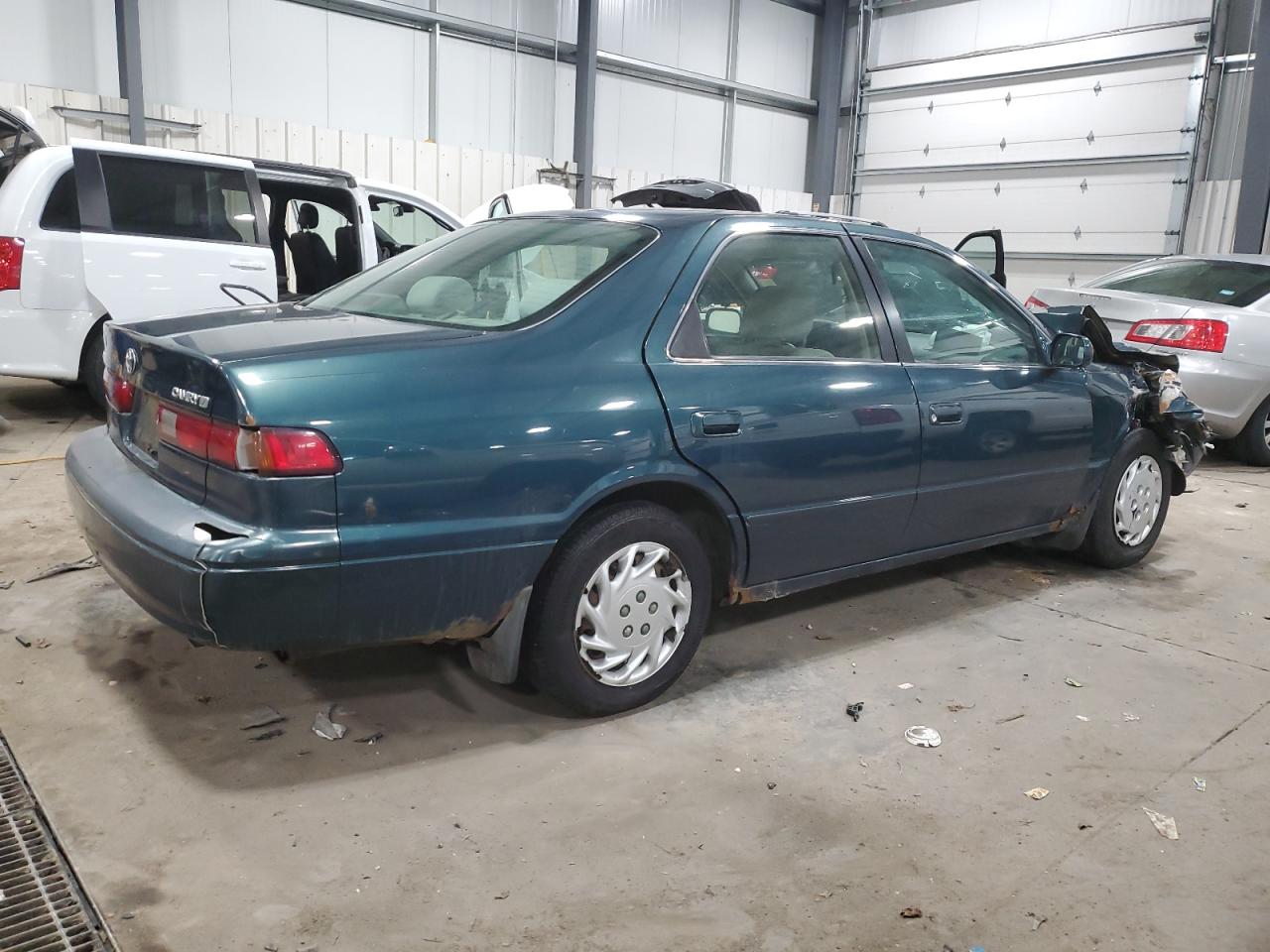 1998 Toyota Camry VIN JT2BG22K9W0259652 Copart auction photo, front end / rear end damage thumbnail 3