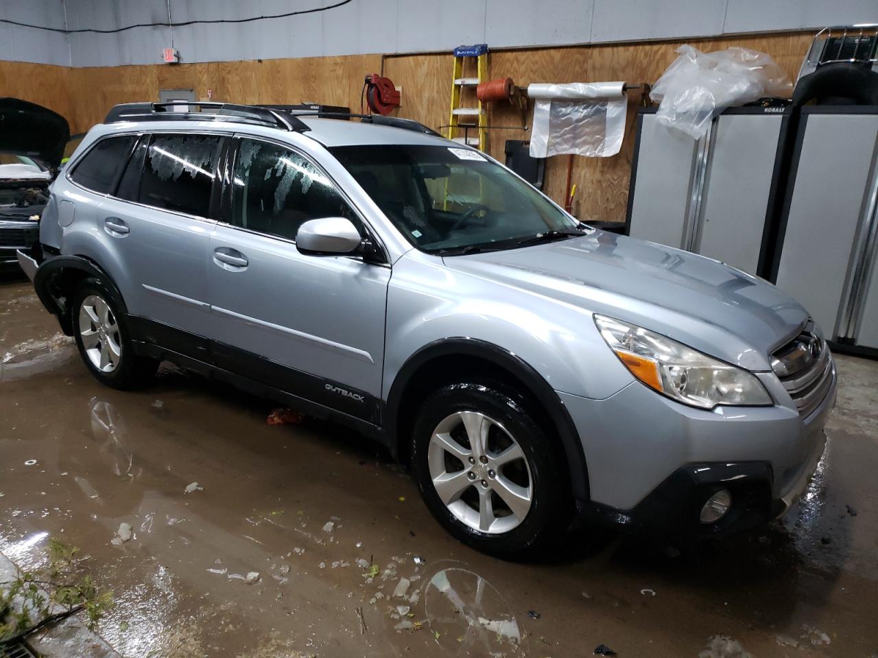 2014 Subaru Outback VIN 4S4BRCKC2E3298009 Copart auction photo, rear end / minor dent/scratches damage thumbnail 4