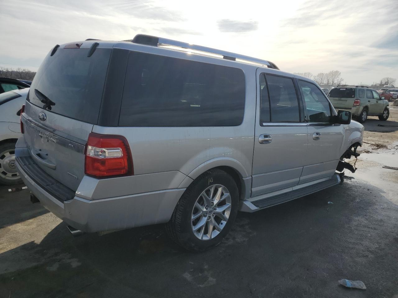 2015 Ford Expedition VIN 1FMJK2AT4FEF06781 Copart auction photo, front end / undercarriage damage thumbnail 3