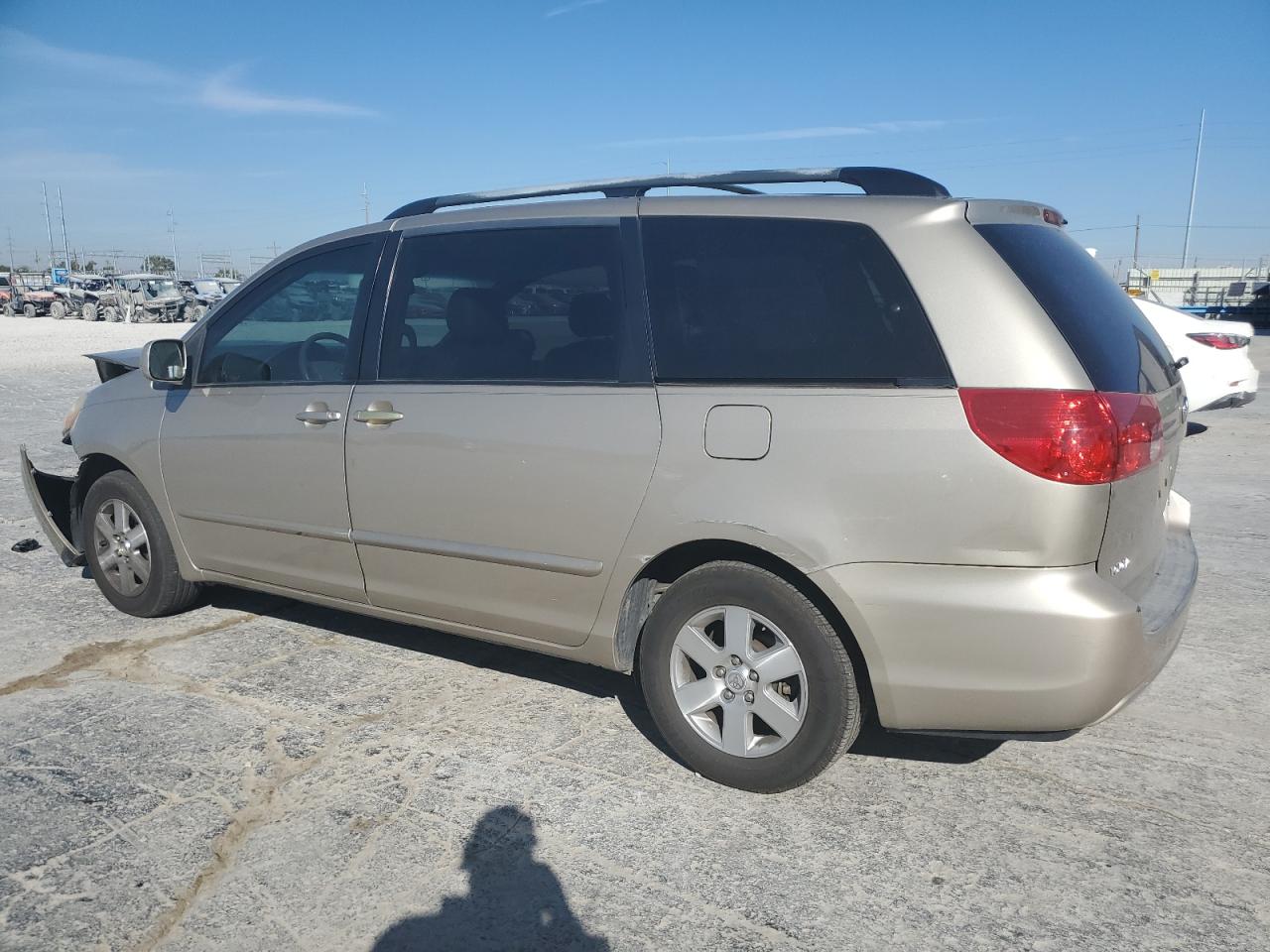 2008 Toyota Sienna VIN 5TDZK22C48S104276 Copart auction photo, front end / side damage thumbnail 2