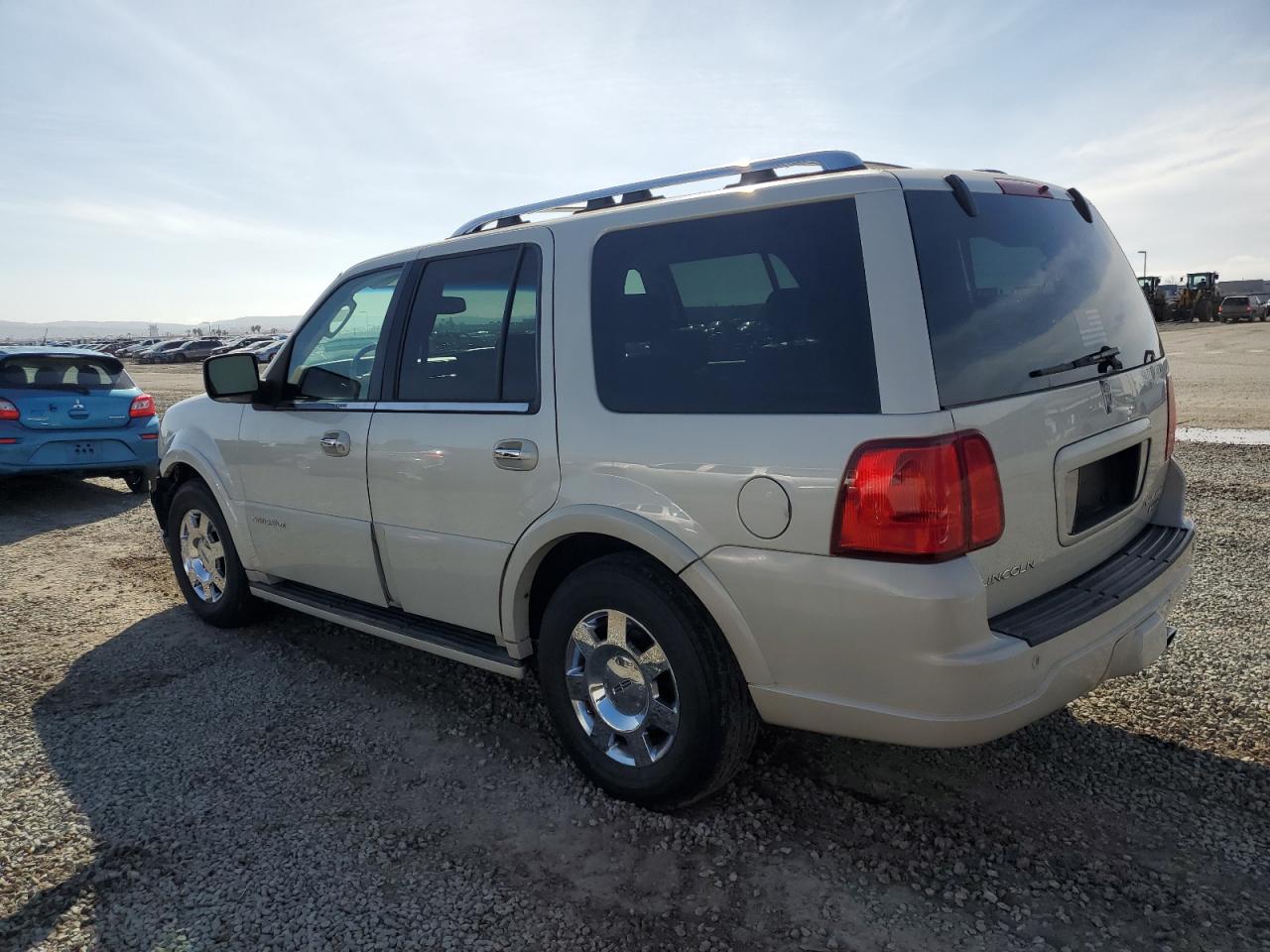 2005 Lincoln Navigator VIN 5LMFU27535LJ20448 Copart auction photo, front end damage thumbnail 2