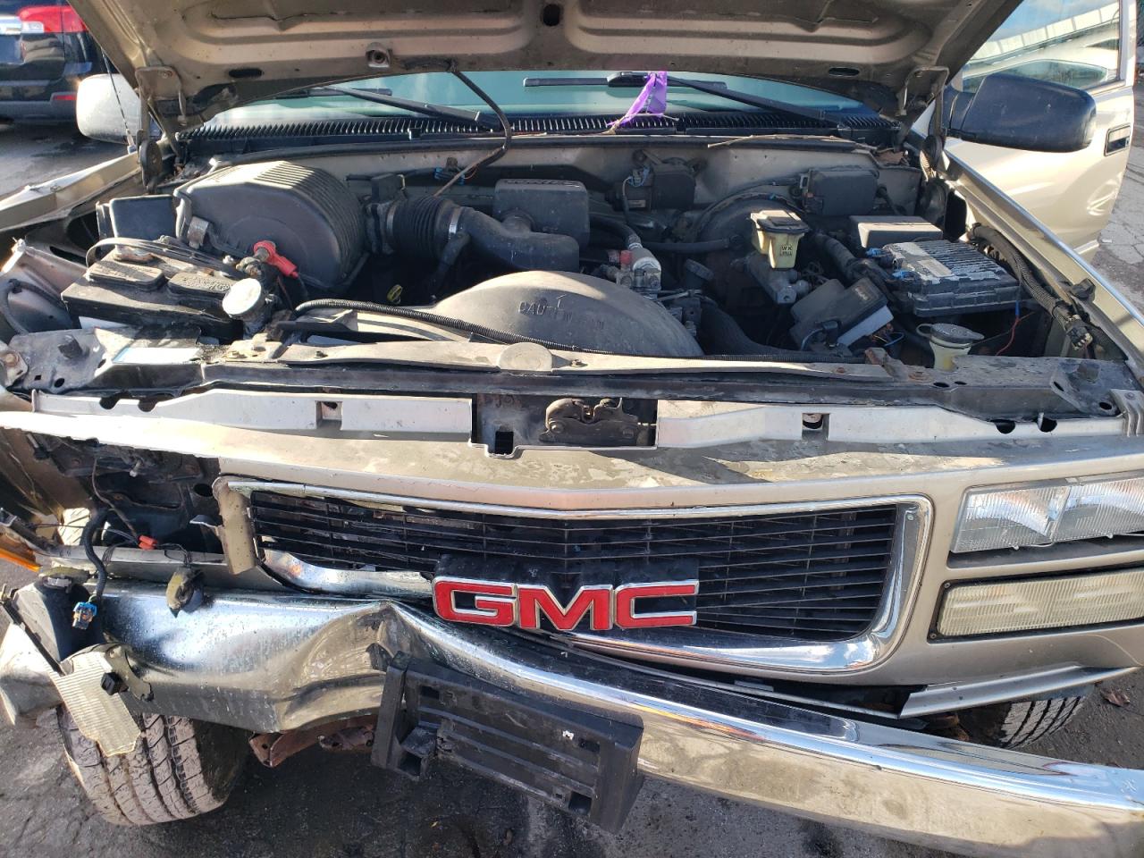 2000 GMC Sierra VIN 1GTGK24R9YR122277 Copart auction photo, front end / side damage thumbnail 11