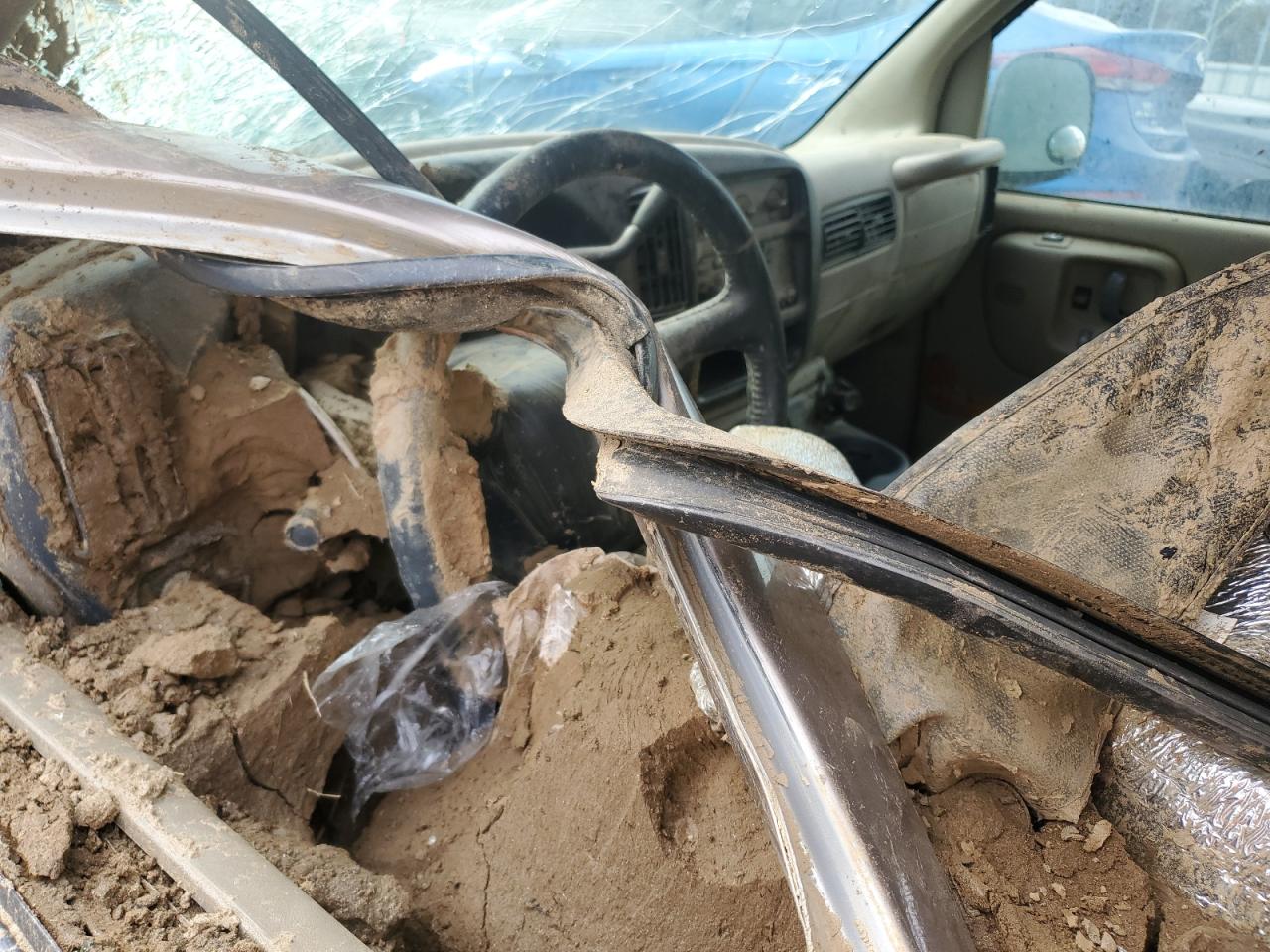 1998 Chevrolet Express VIN 1GBFG15R6W1001860 Copart auction photo, water/flood damage thumbnail 8