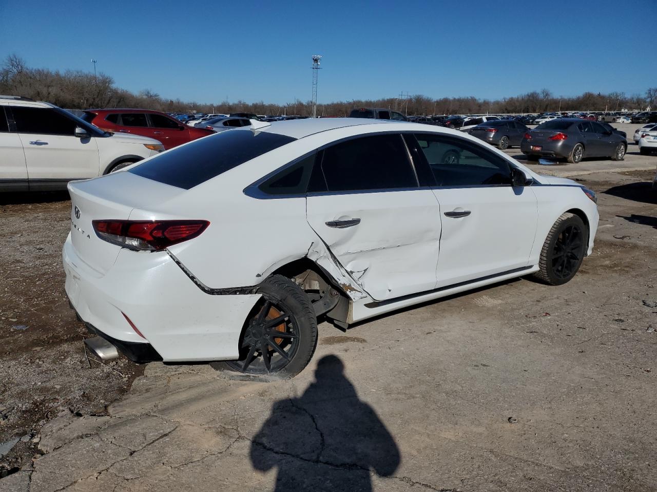 2018 Hyundai Sonata VIN 5NPE34AB9JH633668 Copart auction photo, front end / side damage thumbnail 3