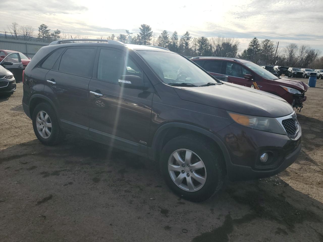 2011 KIA Sorento VIN 5XYKTCA11BG028198 Copart auction photo, normal wear damage thumbnail 4