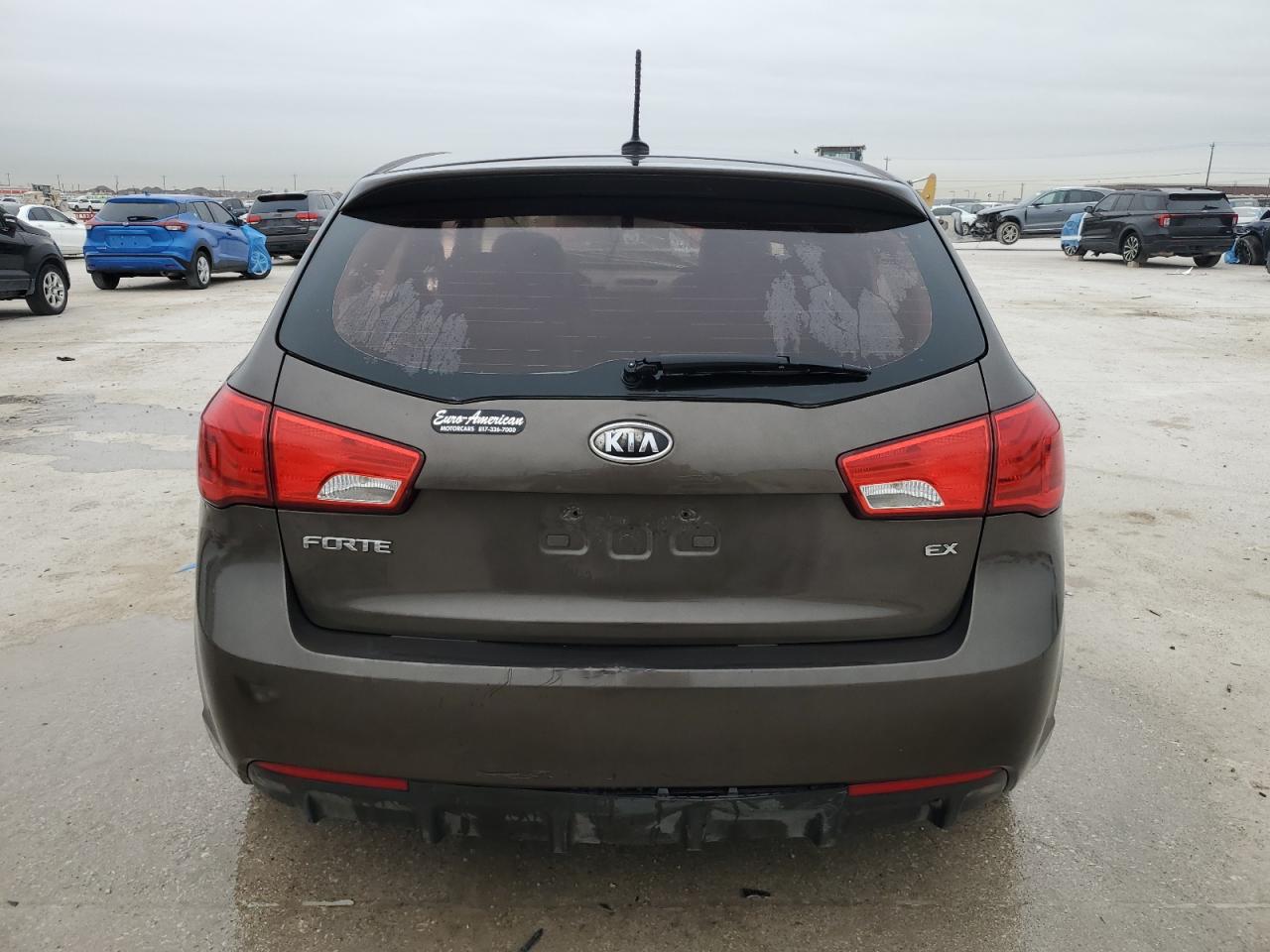 2011 KIA Forte VIN KNAFU5A26B5350148 Copart auction photo, front end / side damage thumbnail 6