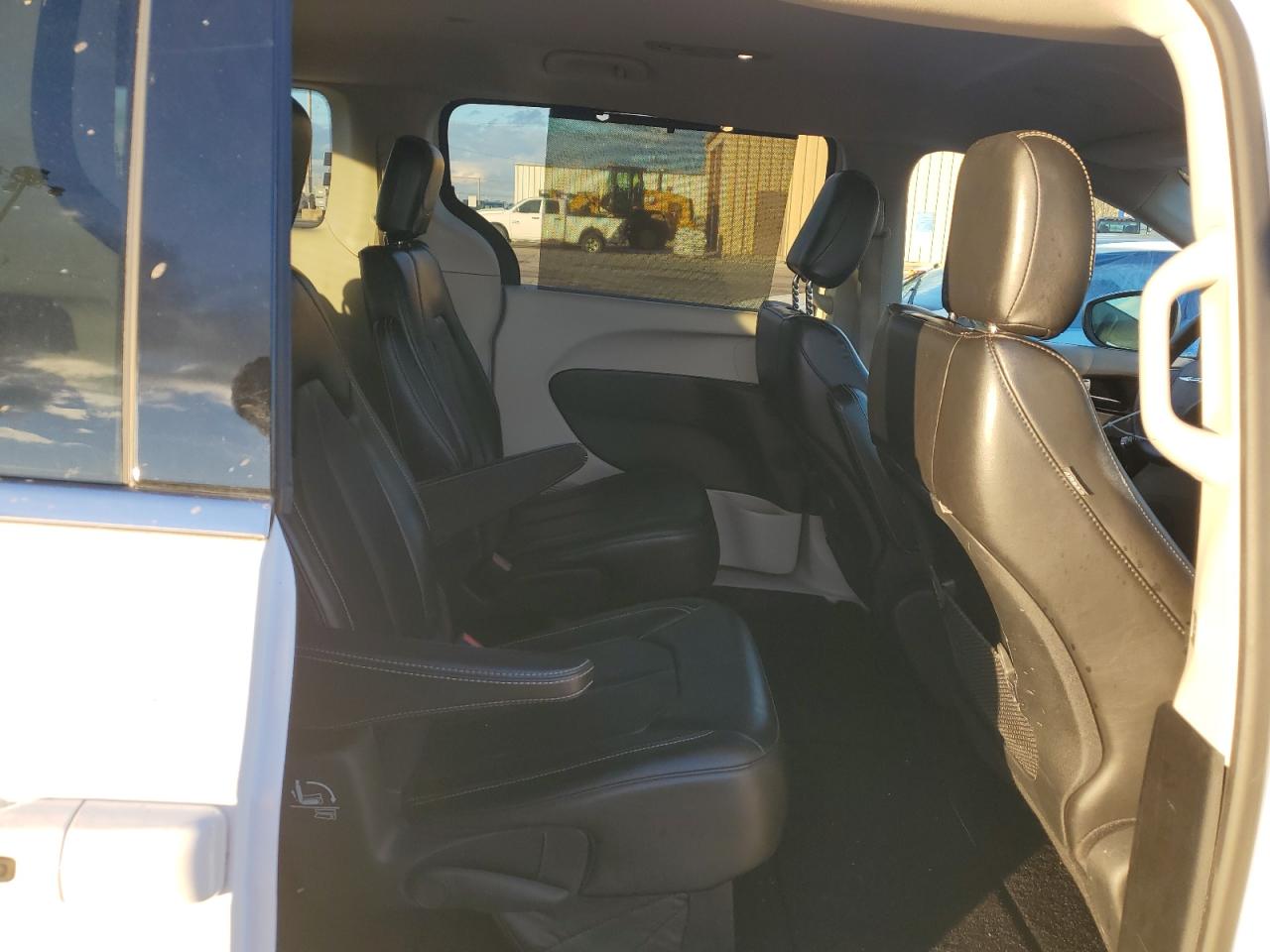 2020 Chrysler Voyager VIN 2C4RC1DG7LR144733 Copart auction photo, rear end / front end damage thumbnail 11