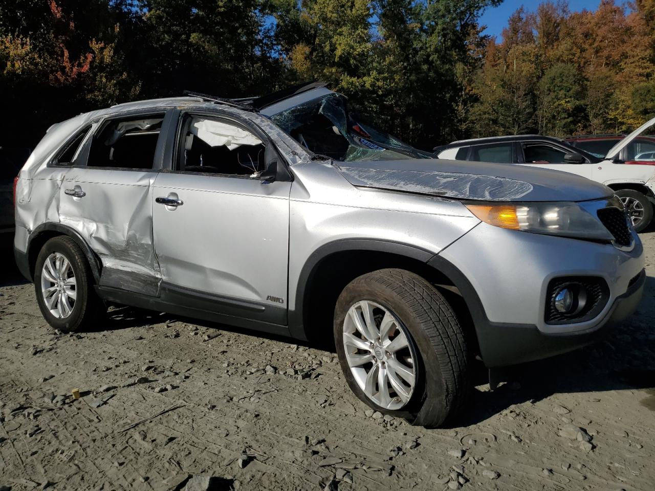 2011 KIA Sorento VIN 5XYKUDA26BG040858 Copart auction photo, rollover damage thumbnail 4