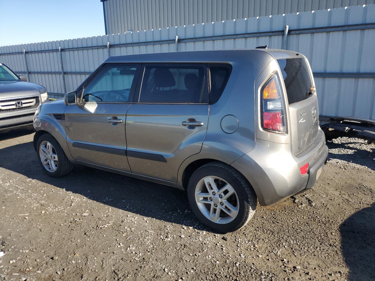 2011 KIA Soul VIN KNDJT2A25B7339385 Copart auction photo, all over damage thumbnail 2