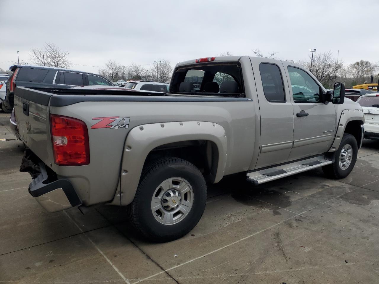 2009 Chevrolet Silverado VIN 1GCHK59K29E136581 Copart auction photo, rear end / side damage thumbnail 3
