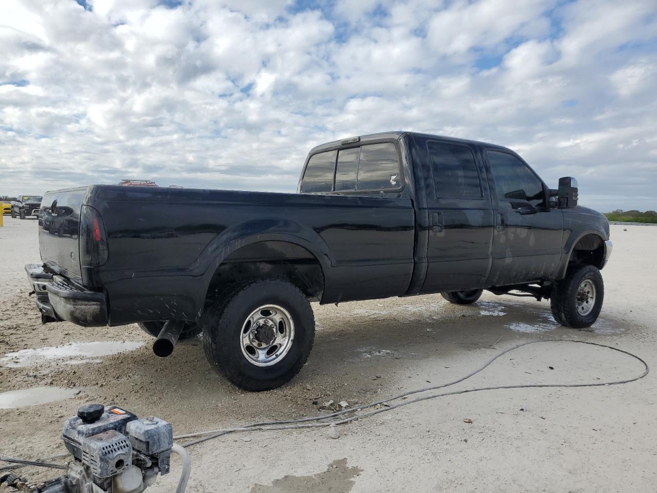 2003 Ford F250 VIN 1FTNW21F83EA29613 Copart auction photo, rear end damage thumbnail 3