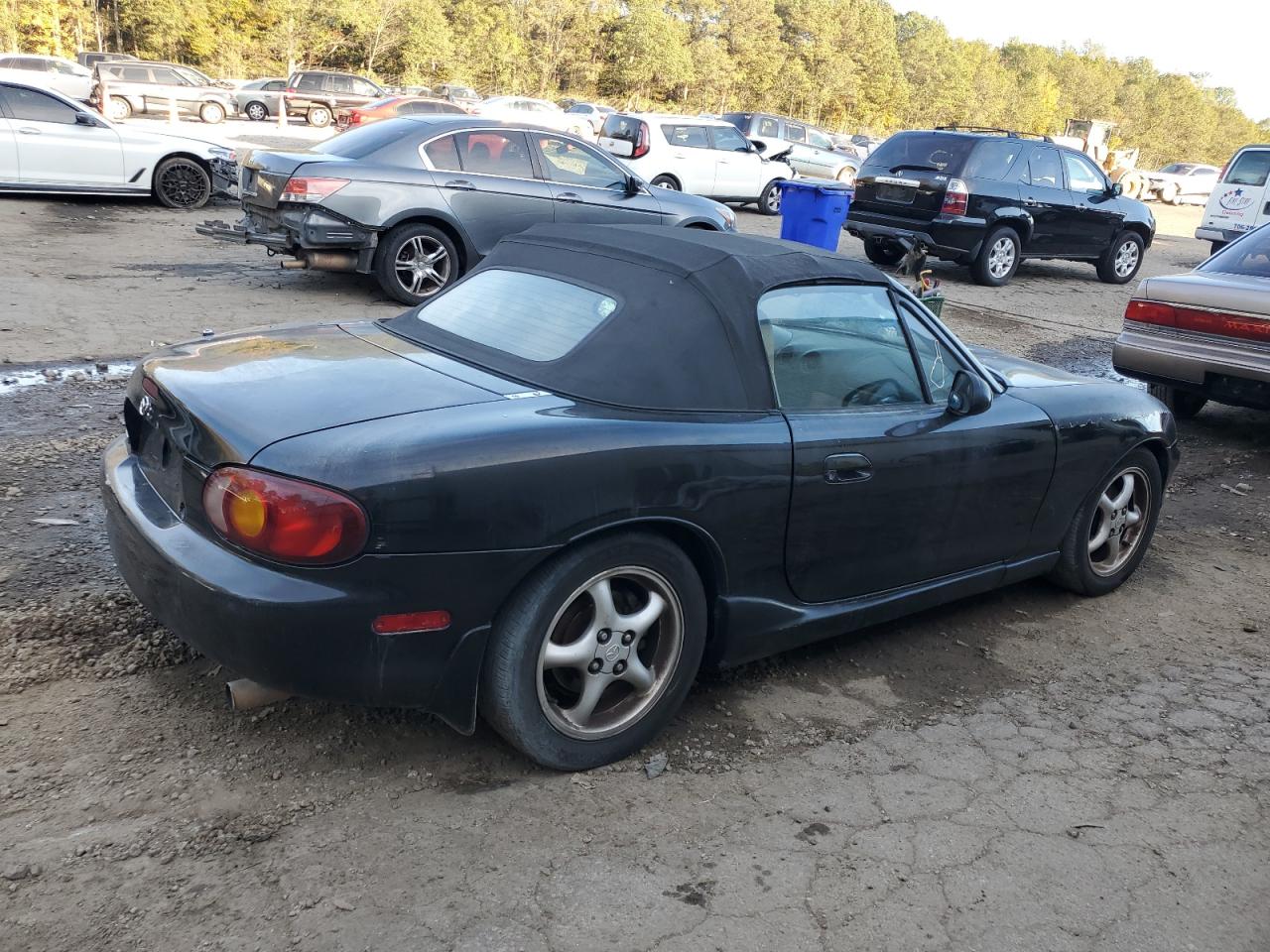 2000 Mazda MX-5 VIN JM1NB353XY0139763 Copart auction photo, side / rear end damage thumbnail 3