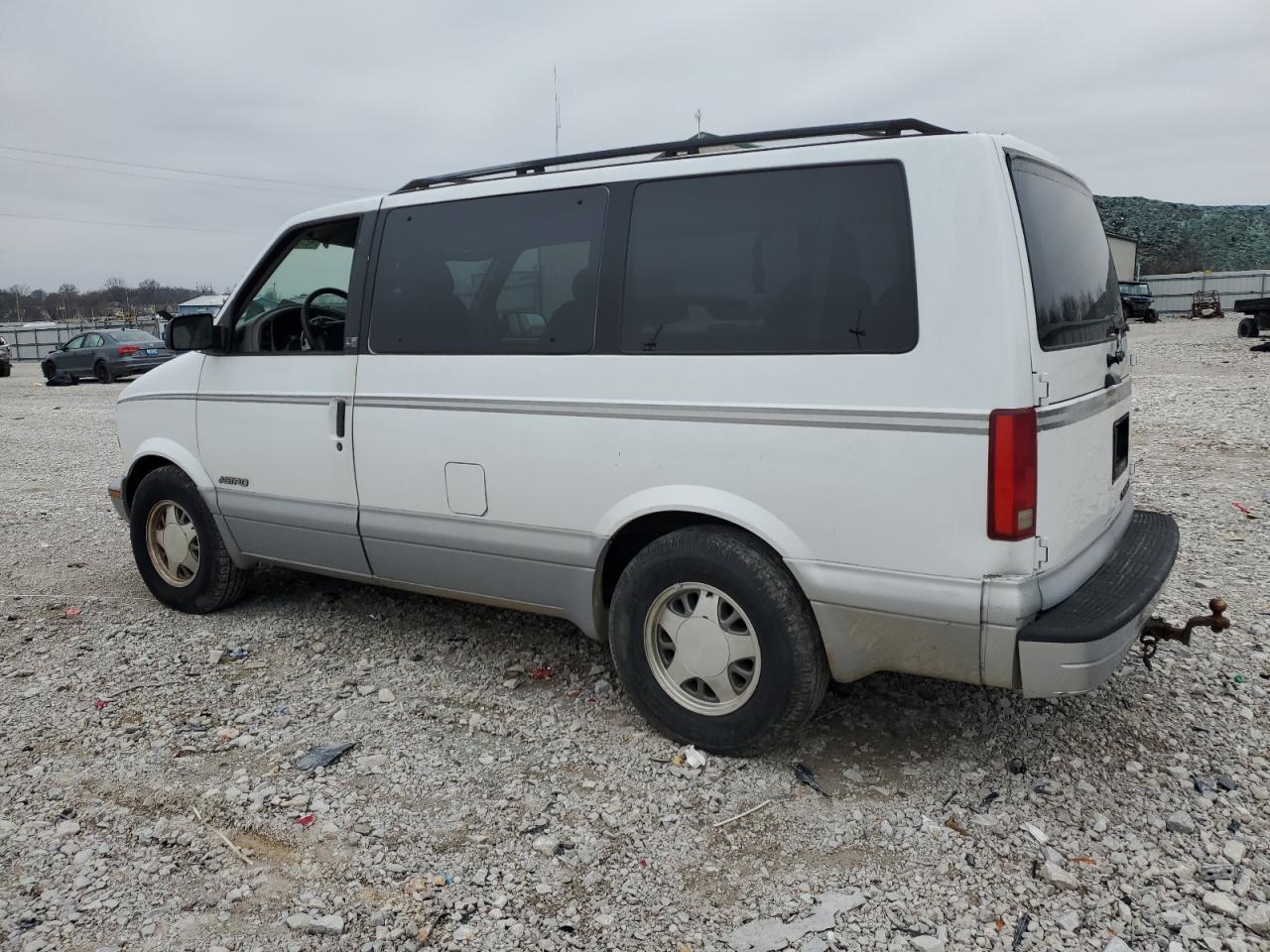 1997 Chevrolet Astro VIN 1GNDM19WXVB205587 Copart auction photo, front end damage thumbnail 2