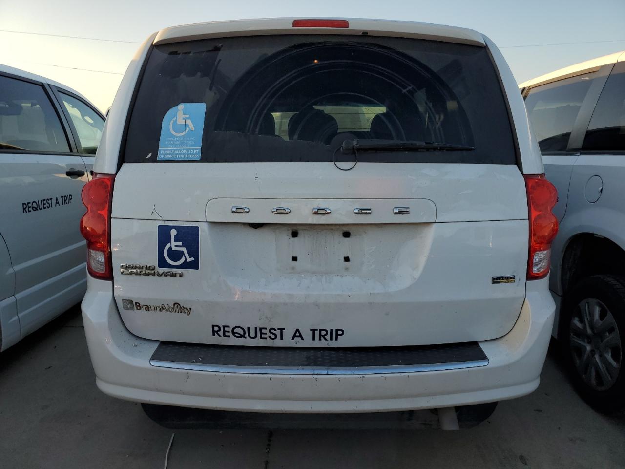 2017 Dodge Caravan VIN 2C4RDGBG8HR784217 Copart auction photo, minor dent/scratches damage thumbnail 6