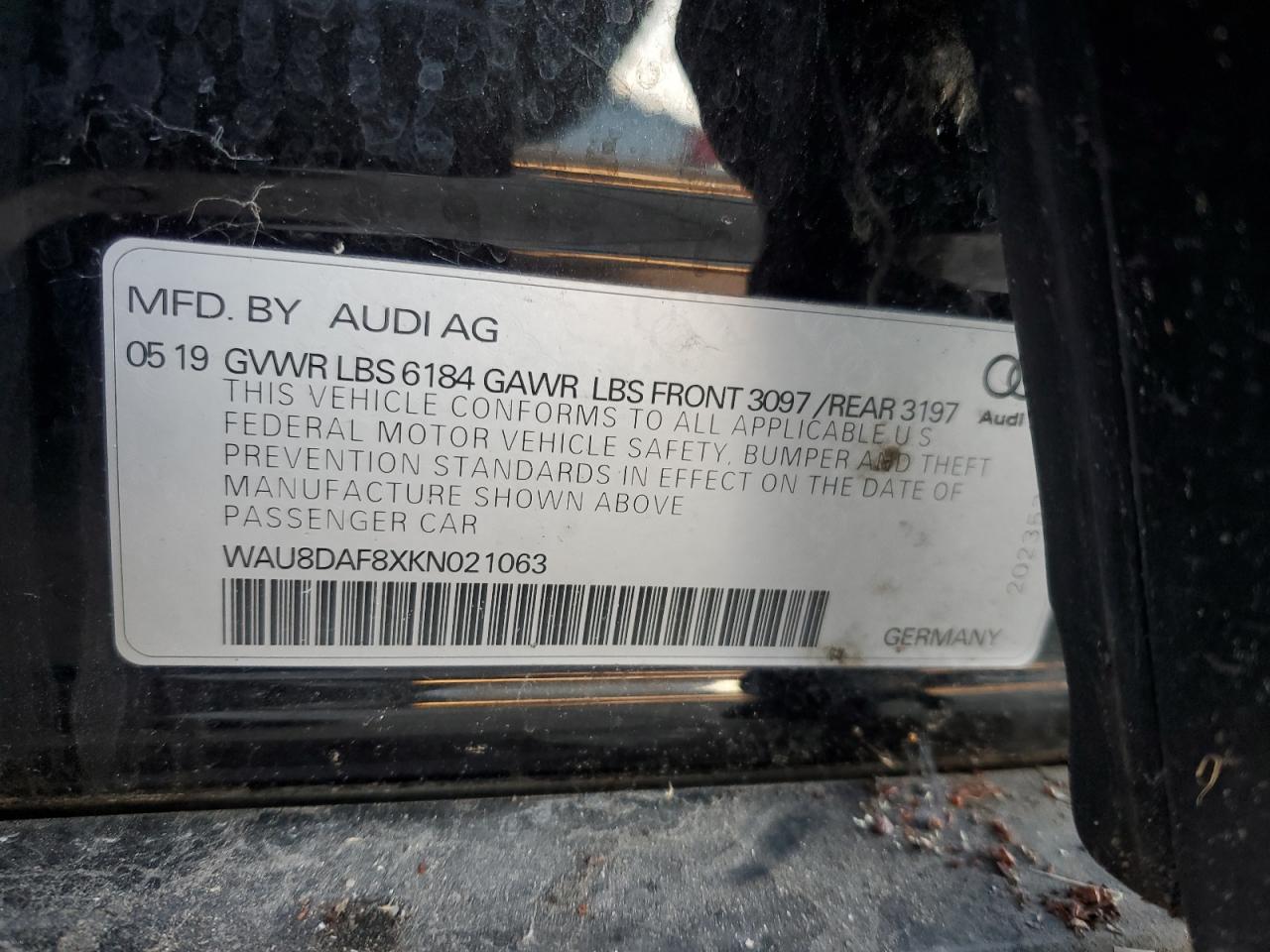 2019 Audi A8 VIN WAU8DAF8XKN021063 Copart auction photo, minor dent/scratches damage thumbnail 14