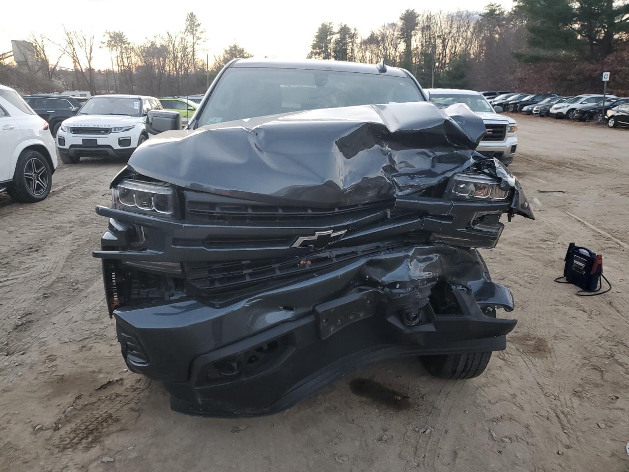 2022 Chevrolet Silverado VIN 1GCUYEED0NZ103862 Copart auction photo, front end / minor dent/scratches damage thumbnail 5