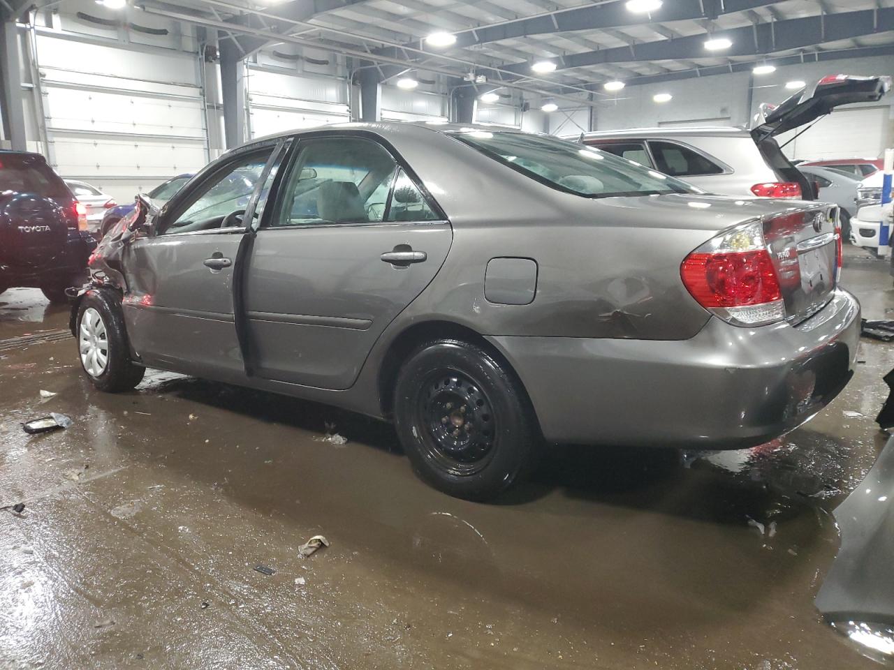 2005 Toyota Camry VIN 4T1BE32K05U638240 Copart auction photo, front end / side damage thumbnail 2