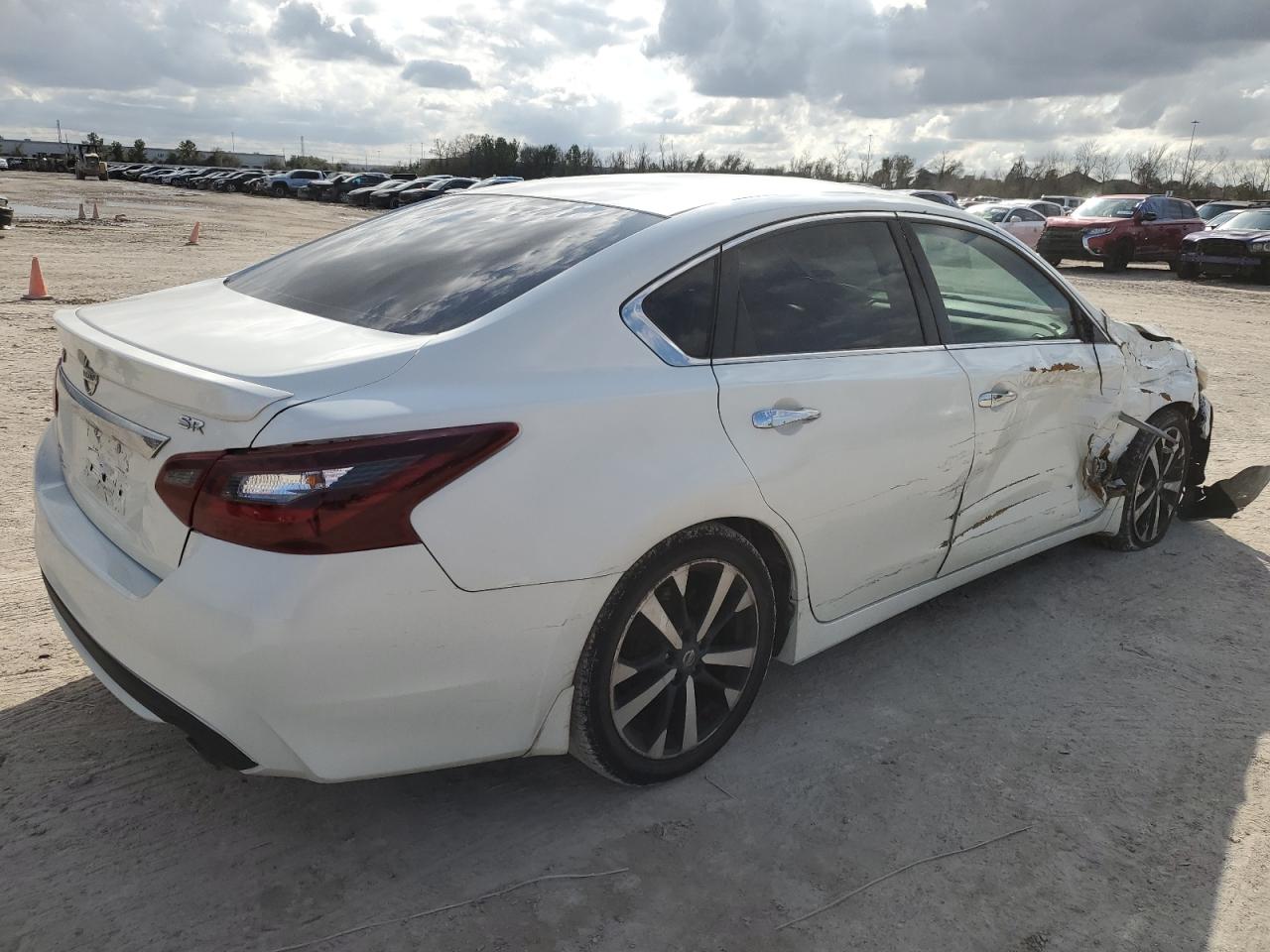 2018 Nissan Altima VIN 1N4AL3AP3JC120695 Copart auction photo, side / front end damage thumbnail 3