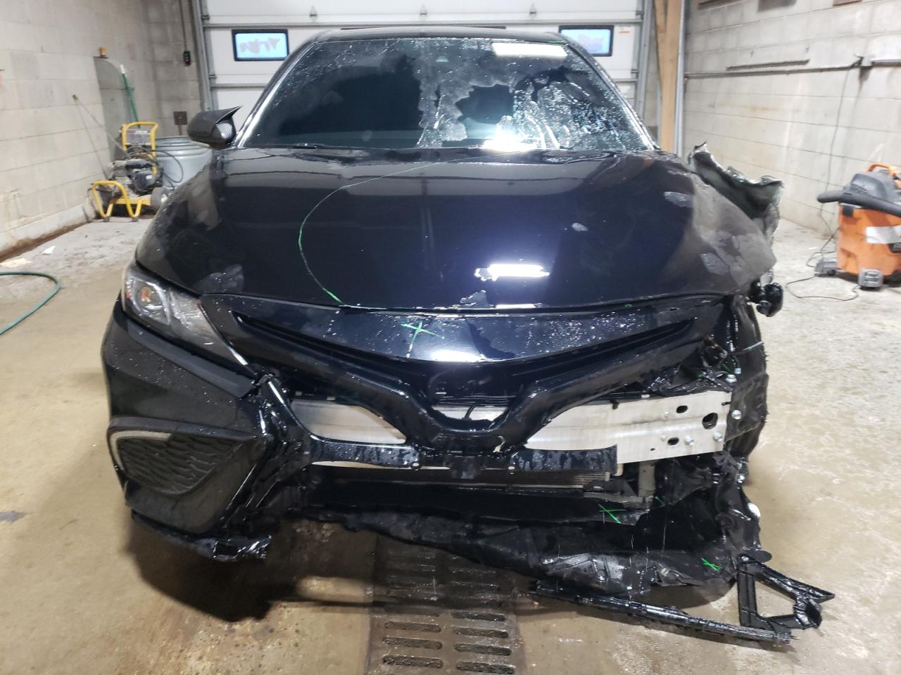 2022 Toyota Camry VIN 4T1T11BK7NU069455 Copart auction photo, front end damage thumbnail 5