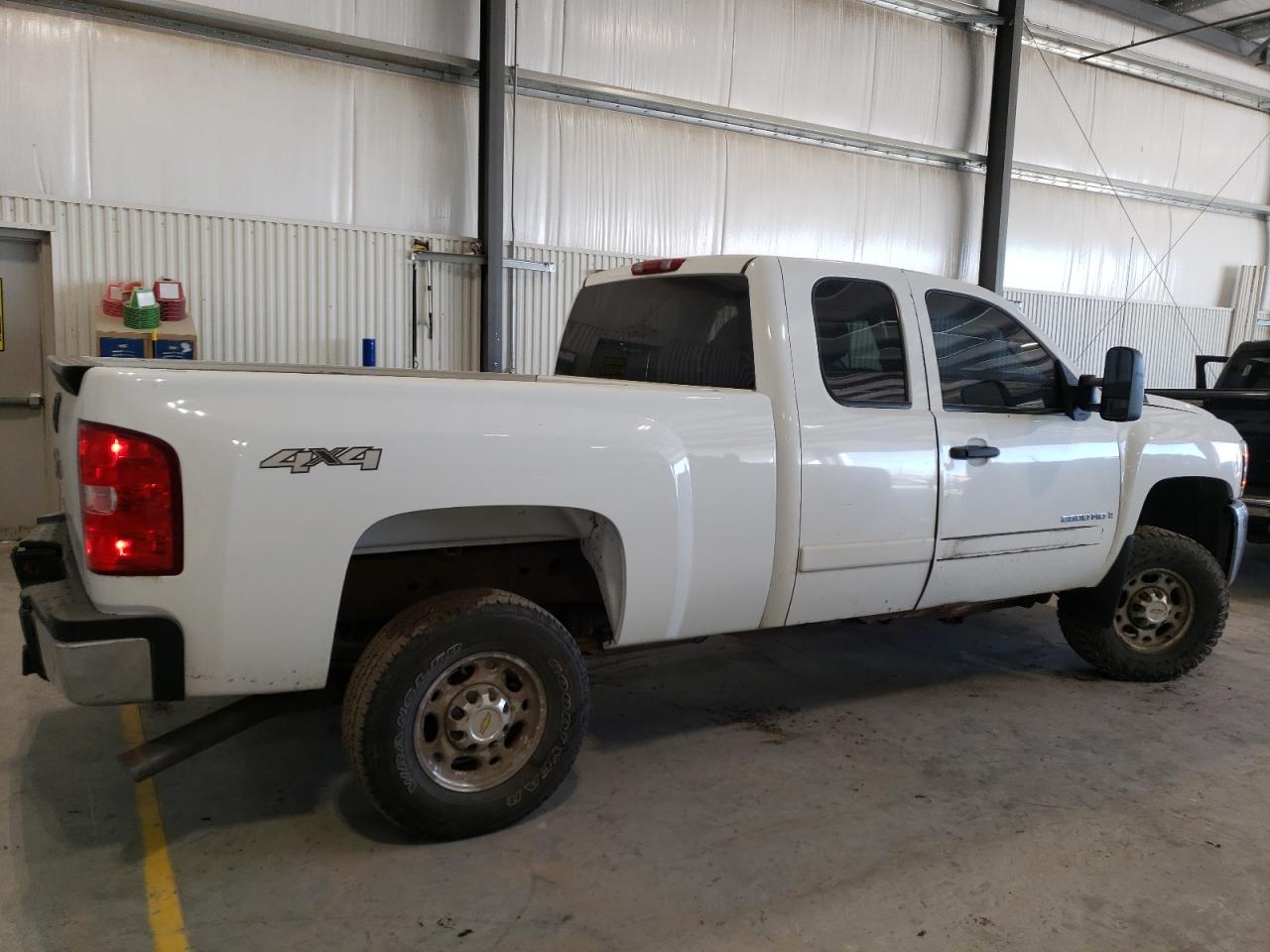 2007 Chevrolet Silverado VIN 1GCHK29K67E506152 Copart auction photo, all over damage thumbnail 3