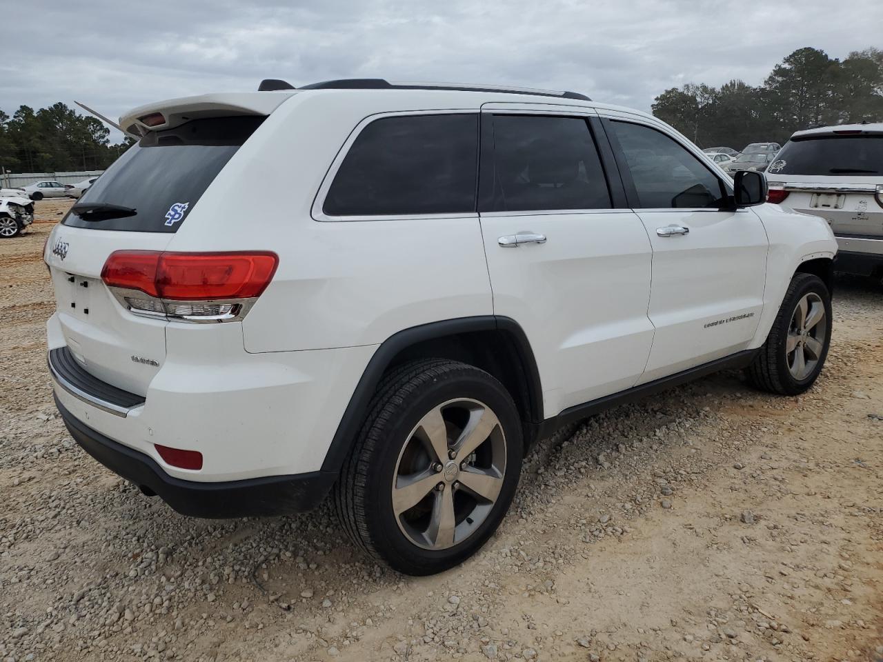 2015 Jeep Grand Cherokee VIN 1C4RJEBG3FC808197 Copart auction photo, front end damage thumbnail 3