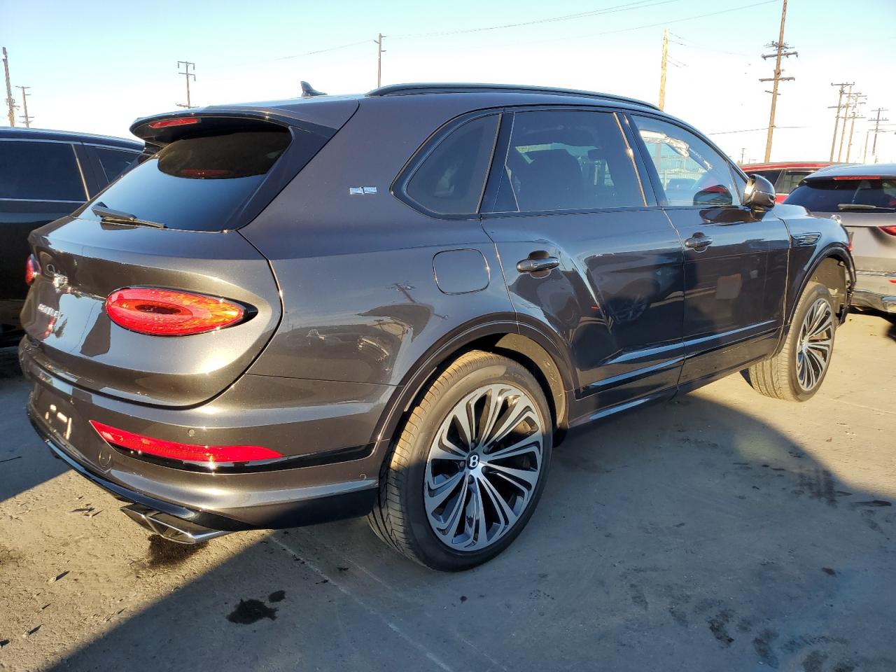 2021 Bentley Bentayga VIN SJAAM2ZV9MC032759 Copart auction photo, front end damage thumbnail 3