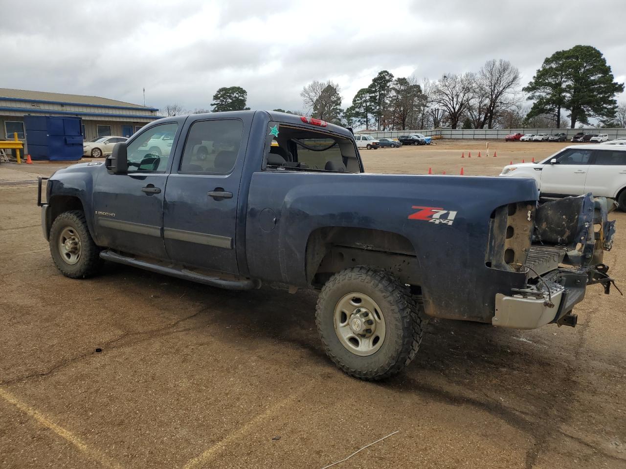 2009 Chevrolet Silverado VIN 1GCHK53K39F188935 Copart auction photo, side / mechanical damage thumbnail 2