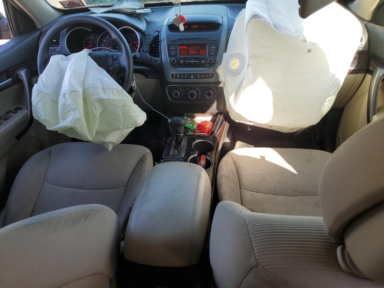 2015 KIA Sorento VIN 5XYKT3A61FG627622 Copart auction photo, front end damage thumbnail 8