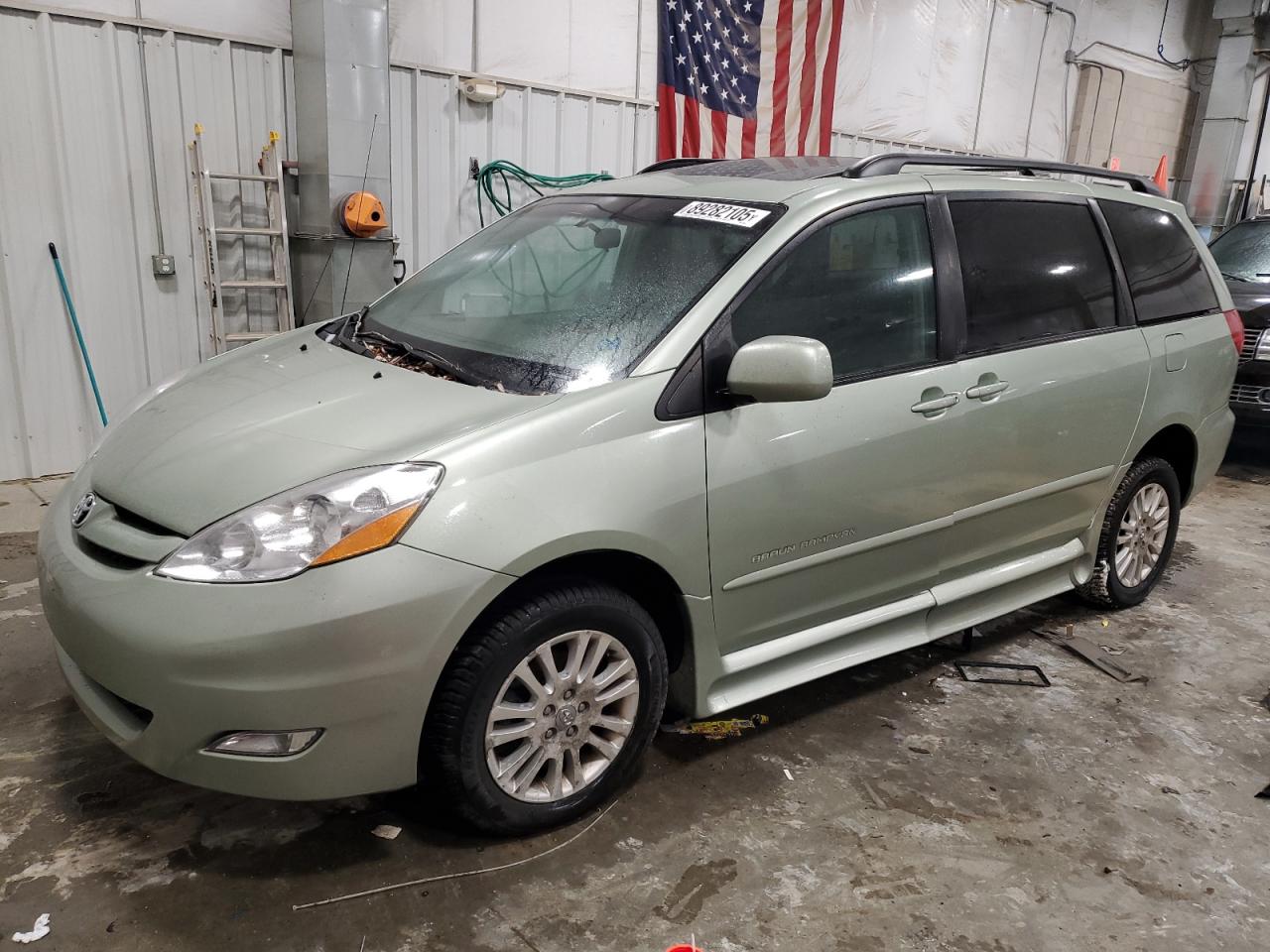 2008 Toyota Sienna VIN 5TDZK22C18S120905