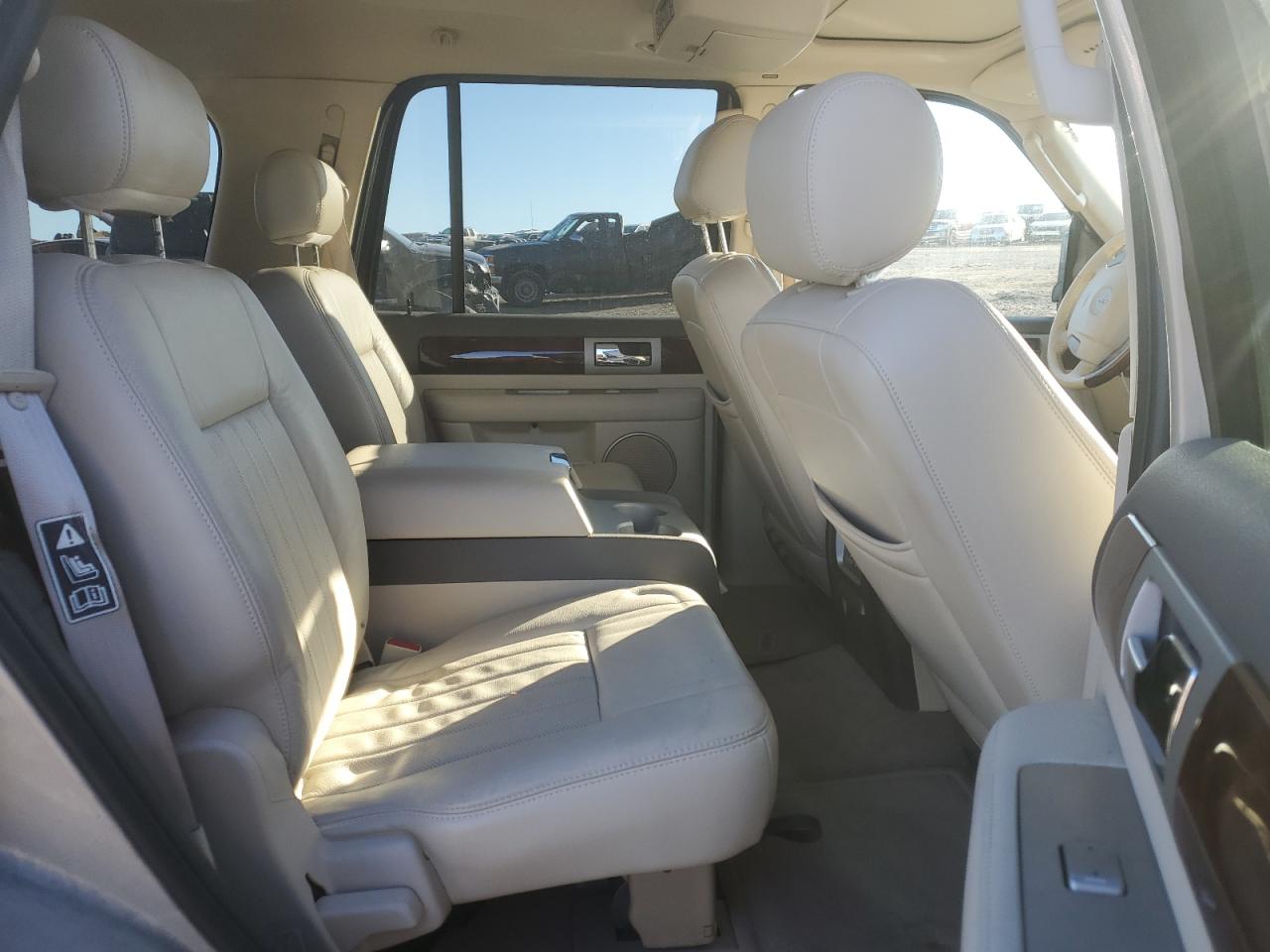 2004 Lincoln Navigator VIN 5LMFU27R24LJ05439 Copart auction photo, front end / side damage thumbnail 11
