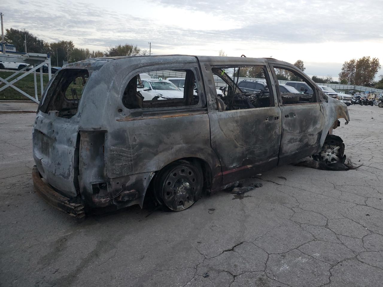 2014 Dodge Caravan VIN 2C4RDGBG9ER110122 Copart auction photo, burn damage thumbnail 3