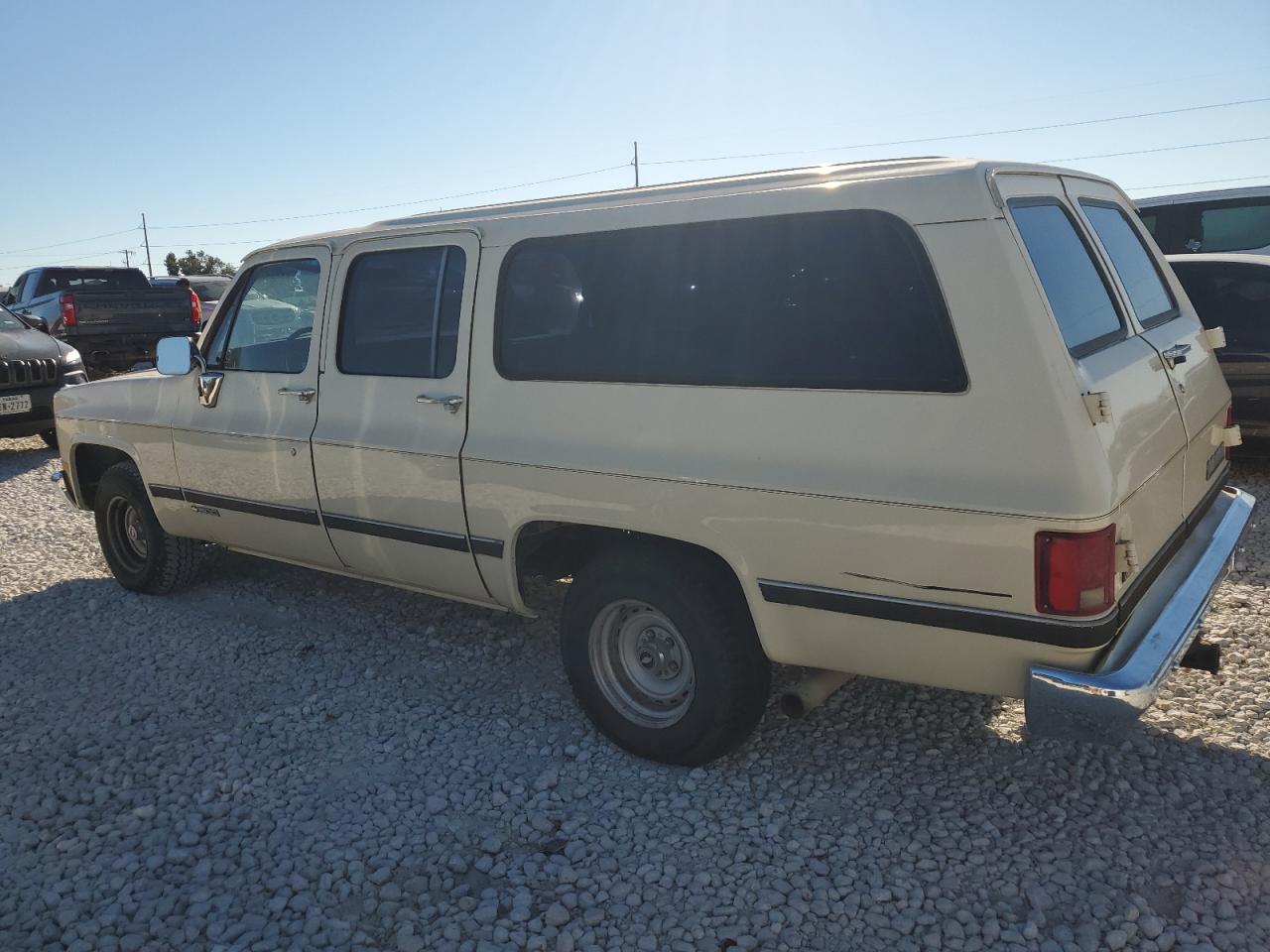 1990 Chevrolet Suburban VIN 1GNER16K0LF169745 Copart auction photo, mechanical / minor dent/scratches damage thumbnail 2