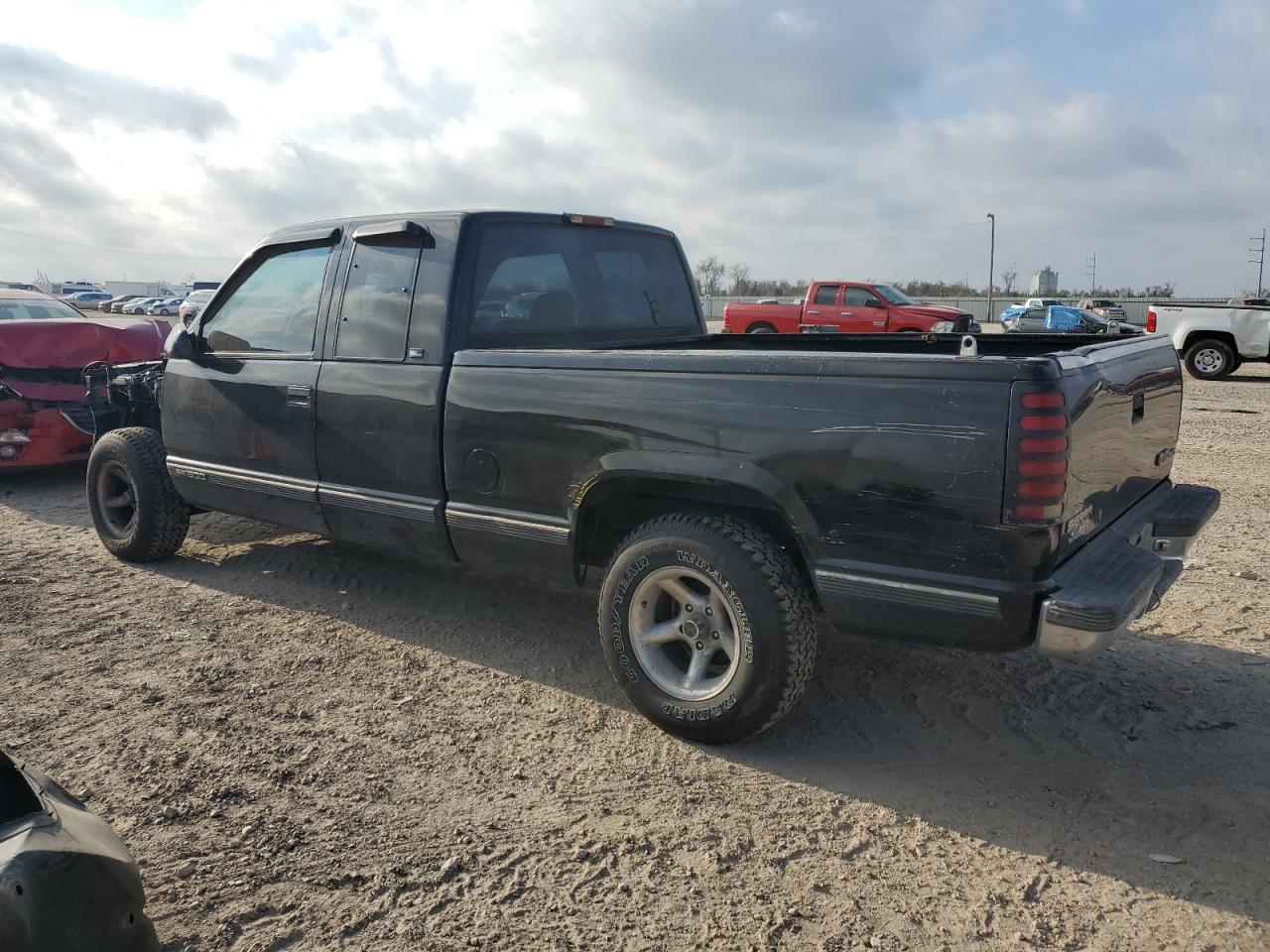1996 GMC Sierra VIN 2GTEC19W7T1539525 Copart auction photo, front end / minor dent/scratches damage thumbnail 2