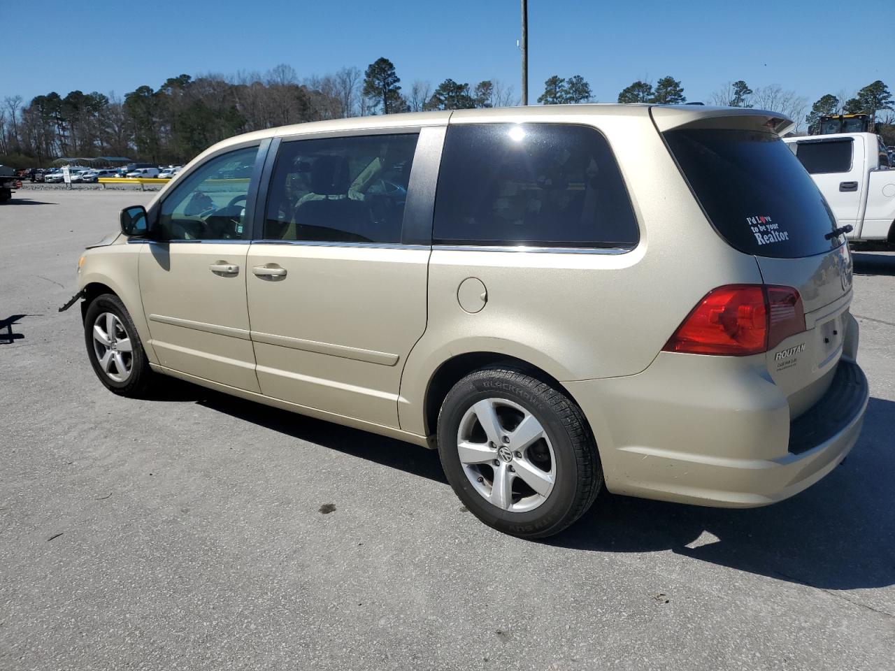 2010 Volkswagen Routan VIN 2V4RW3D1XAR316271 Copart auction photo, front end / undercarriage damage thumbnail 2