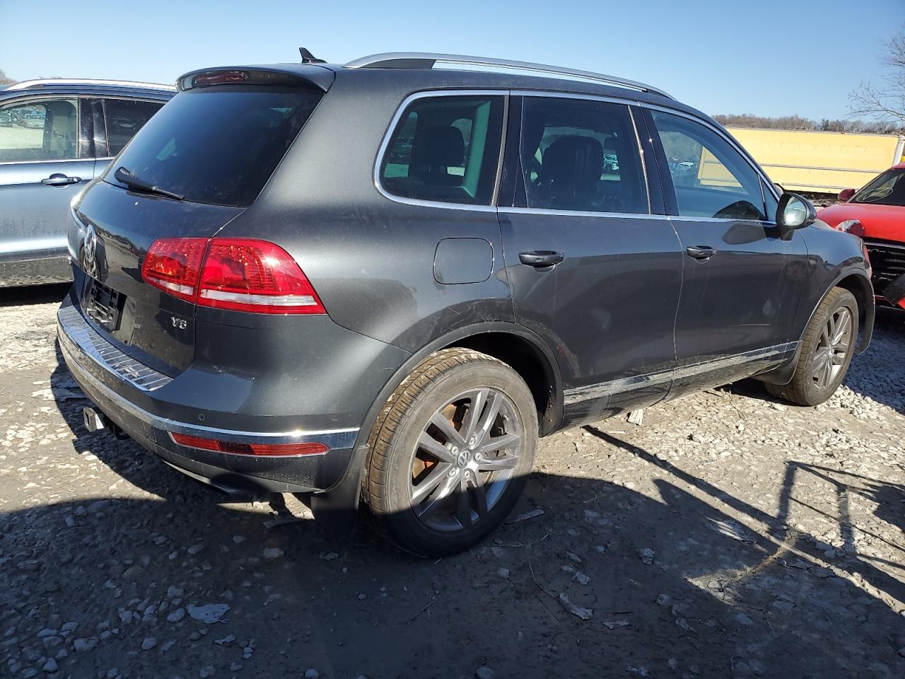 2016 Volkswagen Touareg VIN WVGEF9BP7GD011871 Copart auction photo, front end / minor dent/scratches damage thumbnail 3