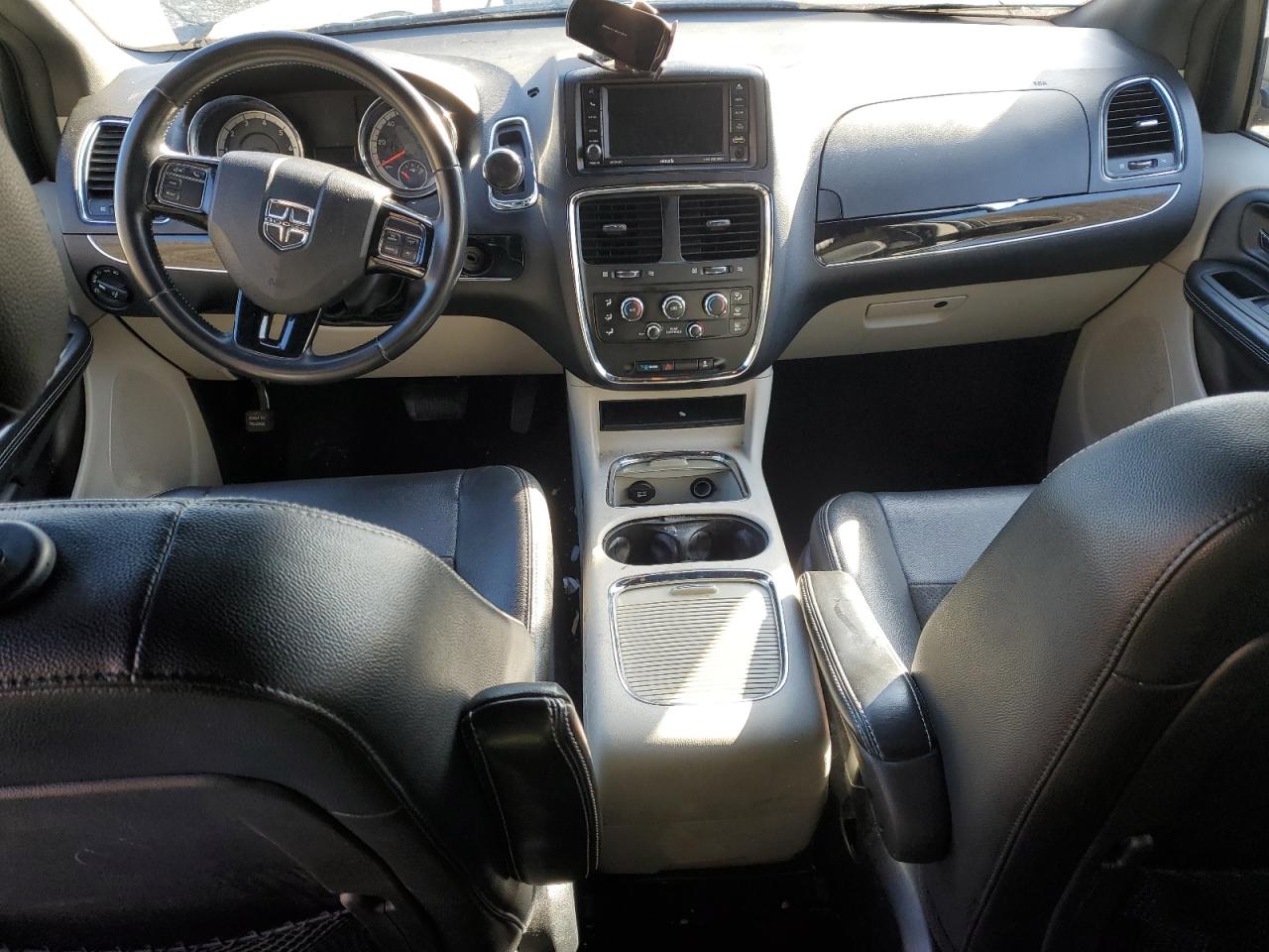 2019 Dodge Caravan VIN 2C4RDGCG3KR755309 Copart auction photo, minor dent/scratches damage thumbnail 8