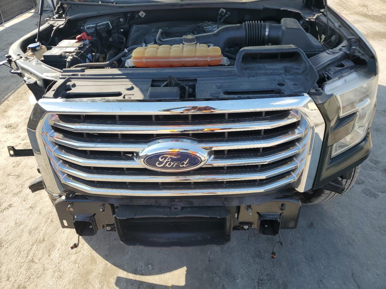 2016 Ford F-150 VIN 1FTEW1CP2GKD86065 Copart auction photo, front end / side damage thumbnail 11