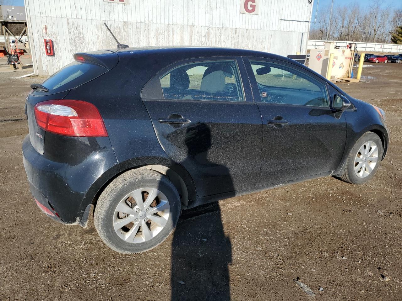 2015 KIA Rio VIN KNADN5A31F6456357 Copart auction photo, side / minor dent/scratches damage thumbnail 3