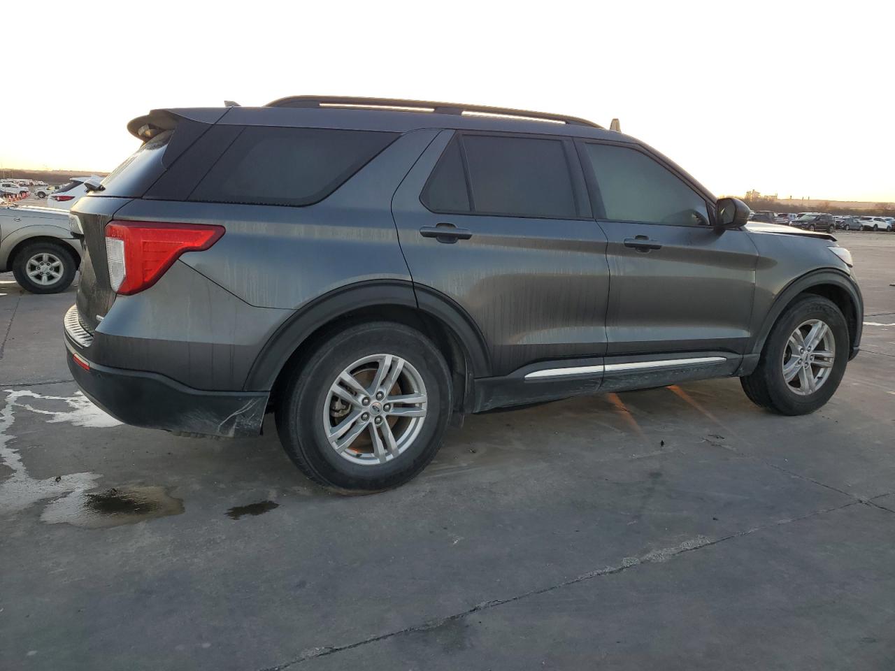 2020 Ford Explorer VIN 1FMSK7DH8LGB04030 Copart auction photo, all over damage thumbnail 3