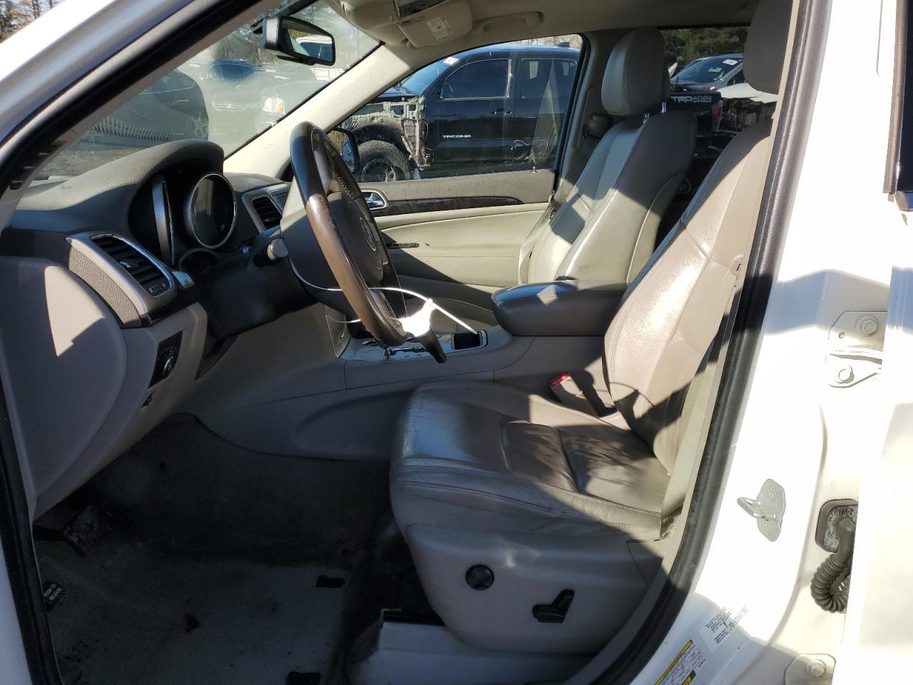 2011 Jeep Grand Cherokee VIN 1J4RR4GG1BC736710 Copart auction photo, front end / undercarriage damage thumbnail 7