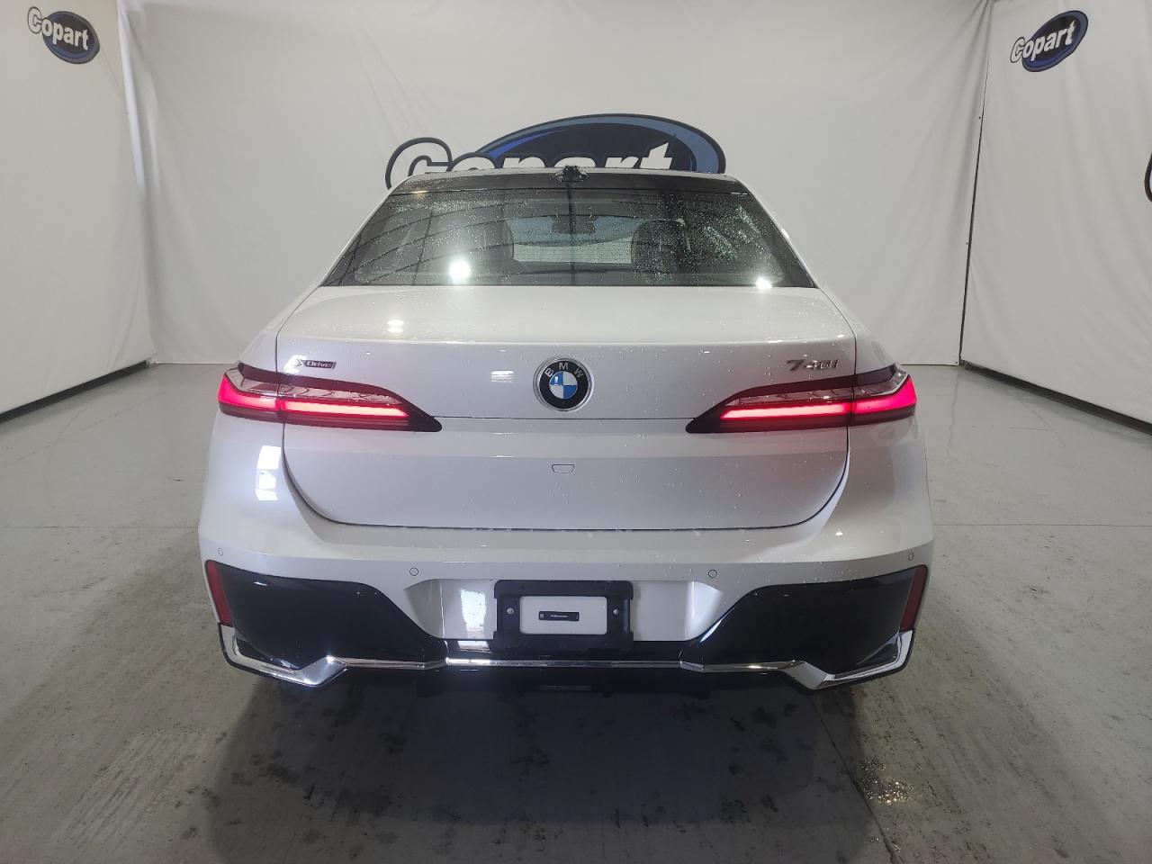 2024 BMW 7er VIN WBA33EH06RCS76214 Copart auction photo, undercarriage damage thumbnail 6