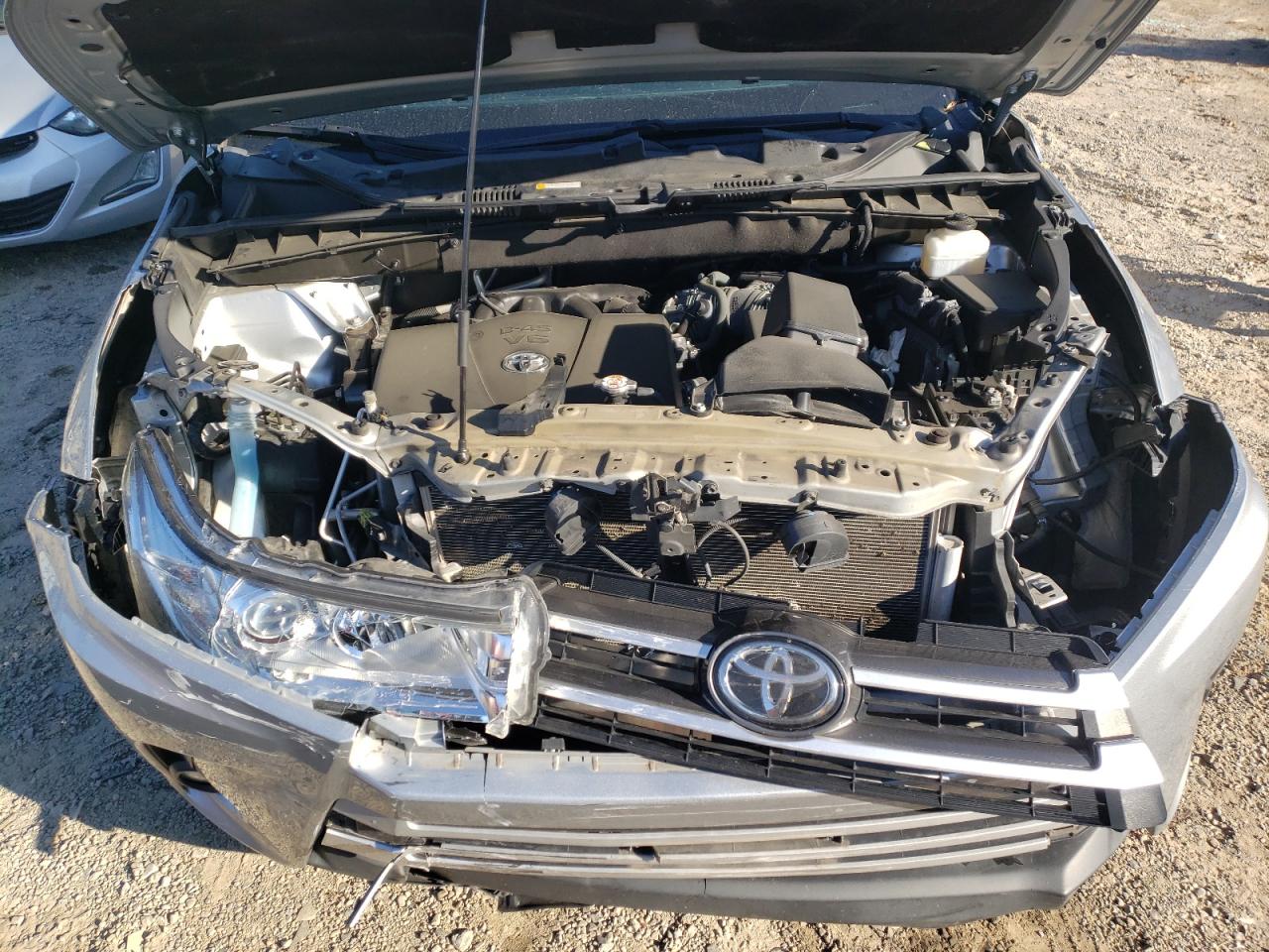 2019 Toyota Highlander VIN 5TDJZRFH7KS628410 Copart auction photo, front end damage thumbnail 12
