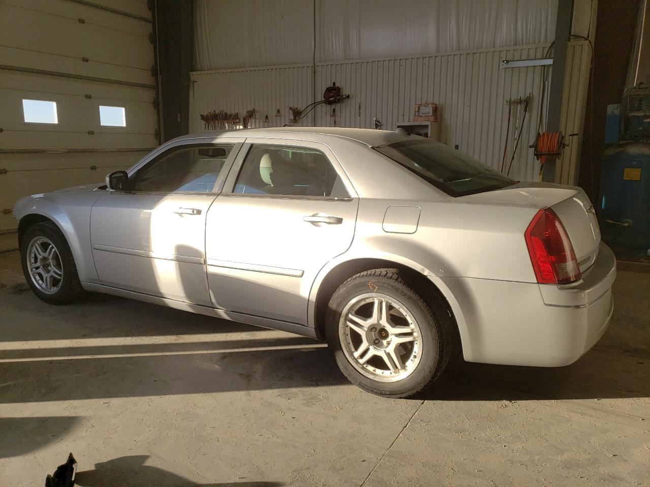 2005 Chrysler 300 VIN 2C3AA53G15H644587 Copart auction photo, front end / rear end damage thumbnail 2